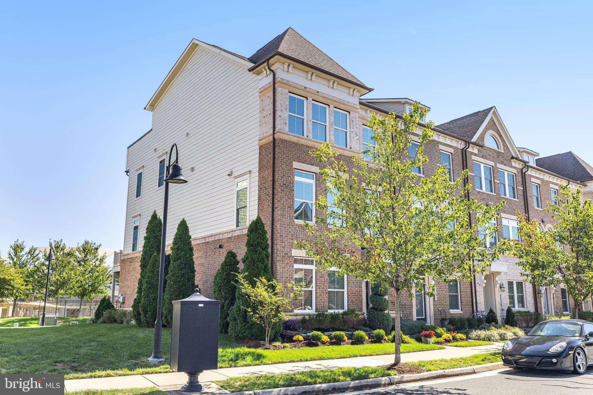 ONE LOUDOUN LANDBAY 2 - Residential