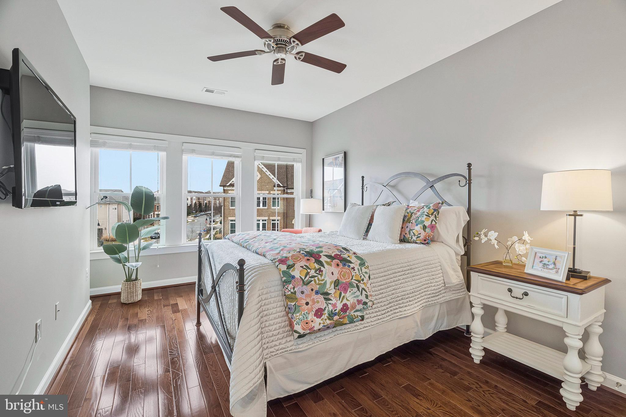 ONE LOUDOUN LANDBAY 2 - Residential