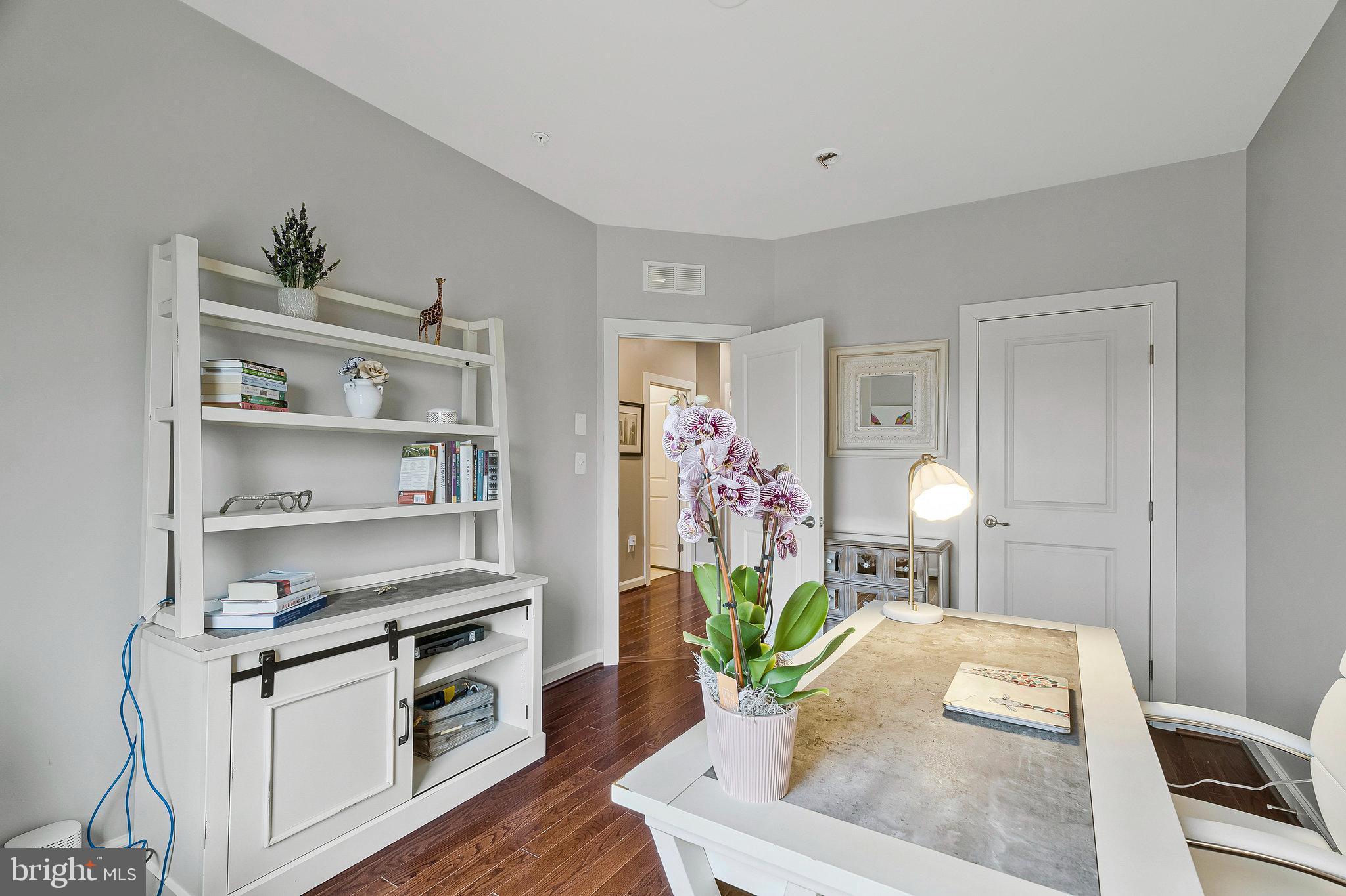 ONE LOUDOUN LANDBAY 2 - Residential