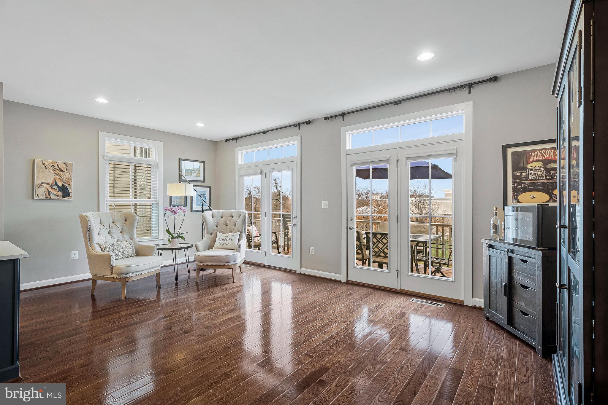 ONE LOUDOUN LANDBAY 2 - Residential