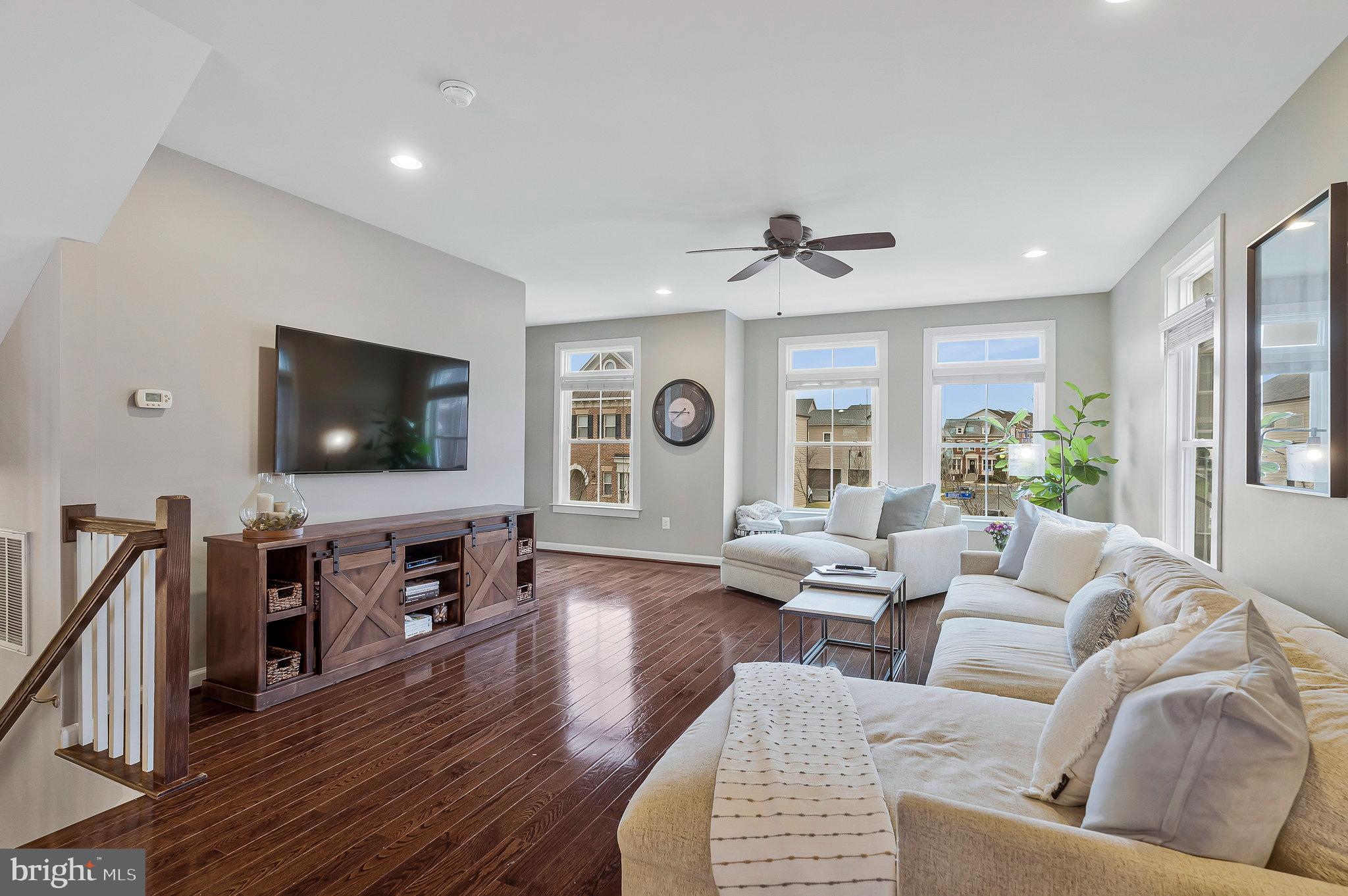 ONE LOUDOUN LANDBAY 2 - Residential