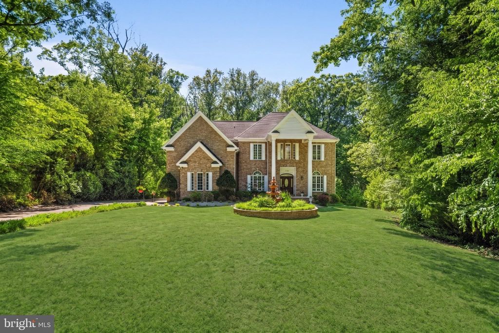 Photo of 3750 Prosperity Avenue, FAIRFAX, VA 22031 (MLS # VAFX2306400)