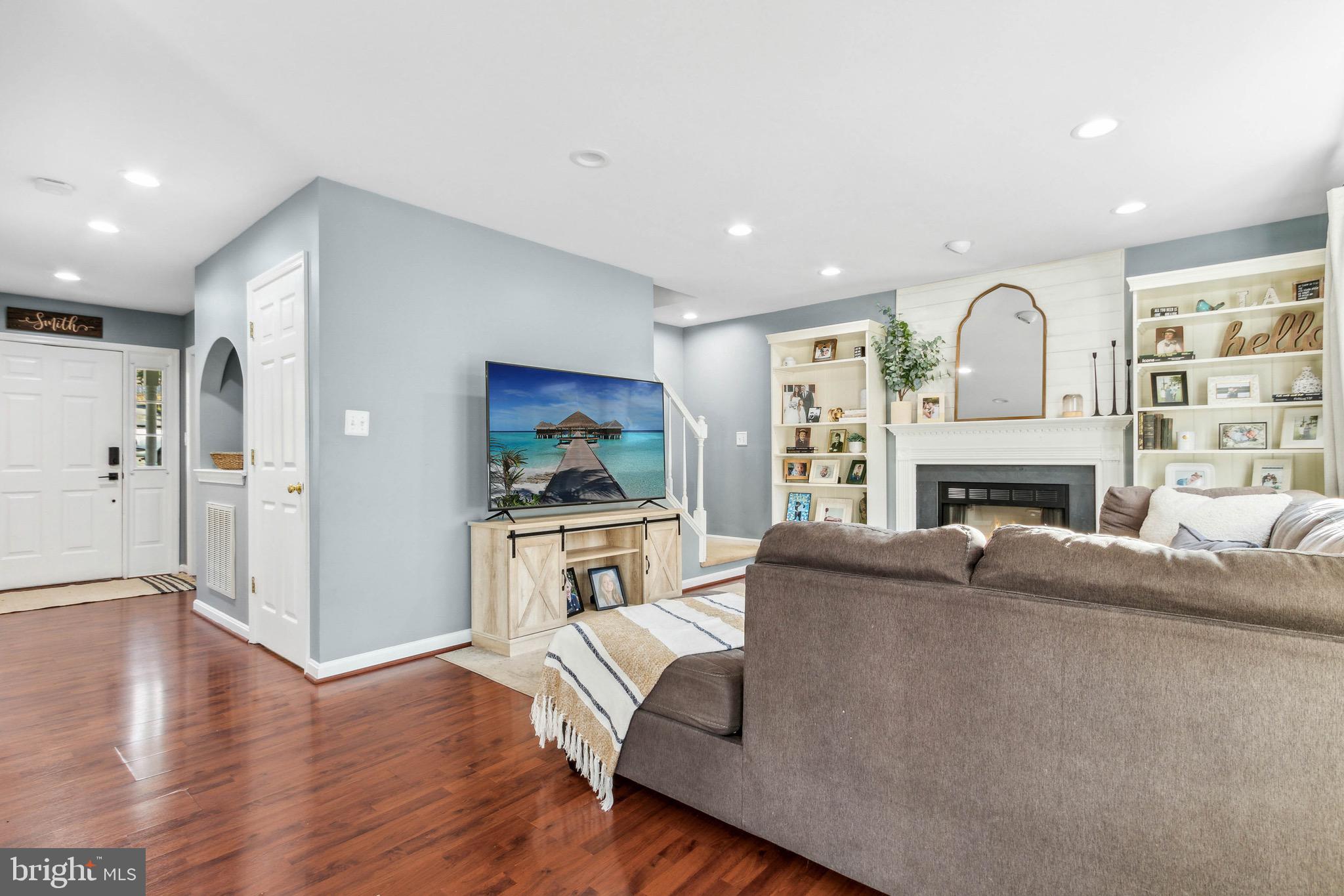 RIDGE POINTE - Residential