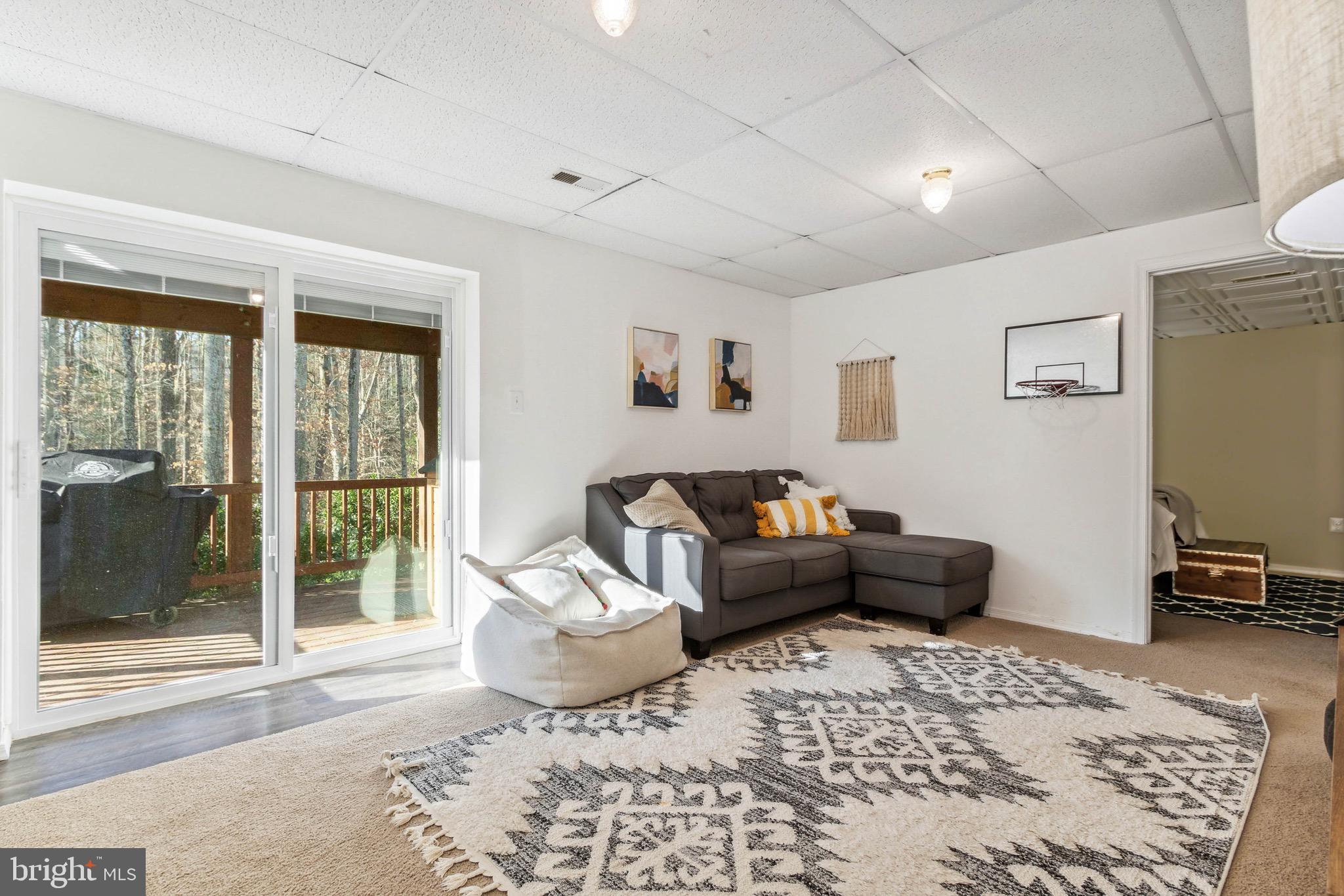 RIDGE POINTE - Residential