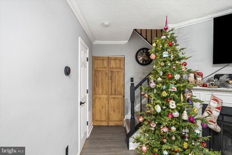 38 CHAMBORD COURT HAMILTON NJ 08619