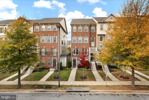 2633 CAMPUS WAY N LANHAM MD 20706