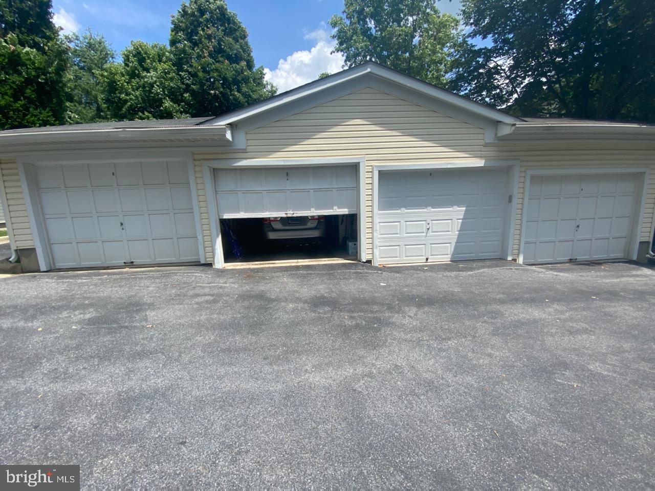 BROOKSTONE - Residential Lease