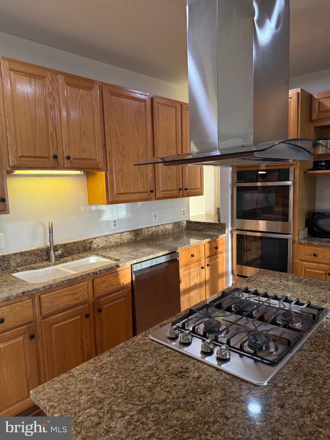 BRENTWOOD - Residential Lease