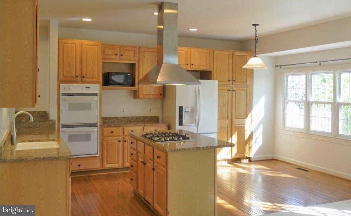 BRENTWOOD - Residential Lease