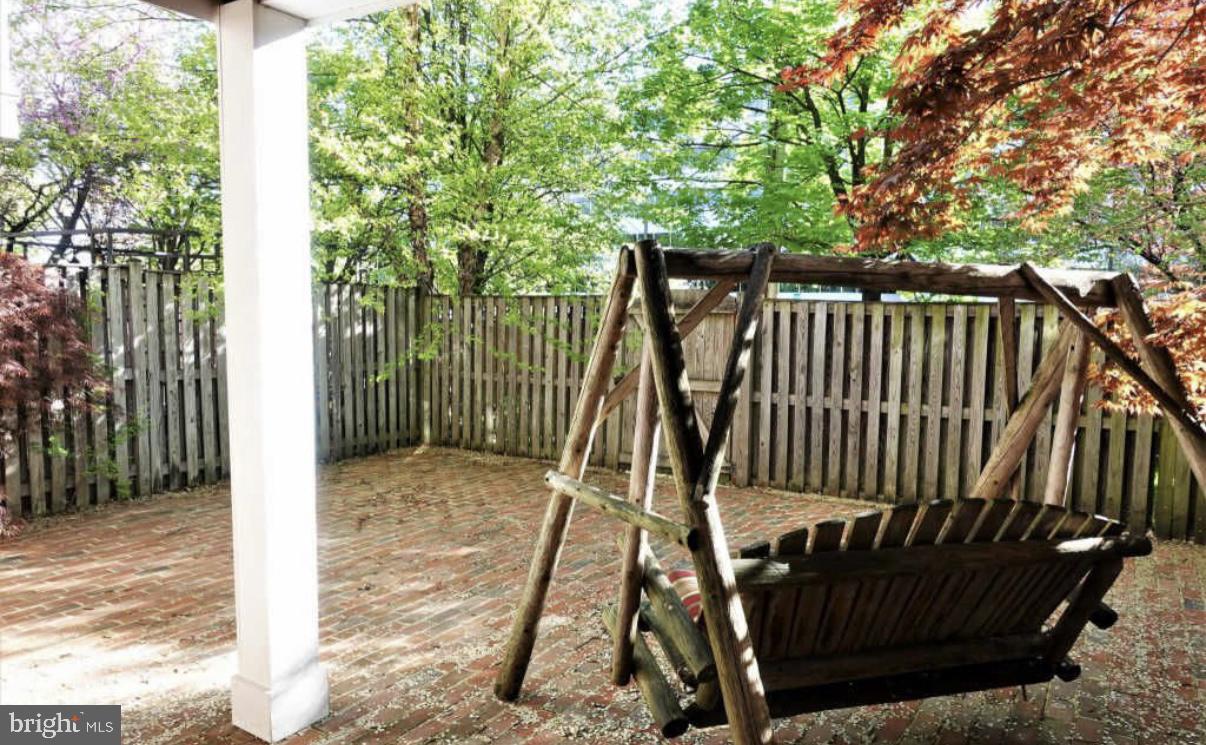 BRENTWOOD - Residential Lease