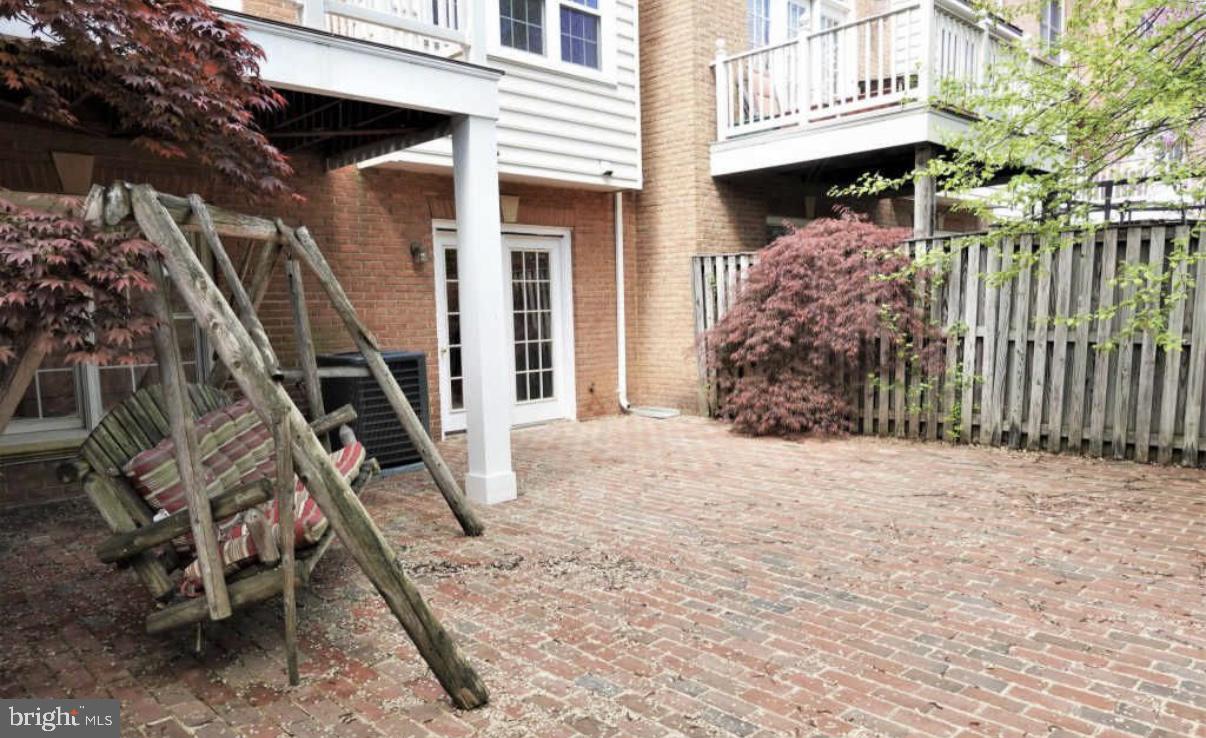 BRENTWOOD - Residential Lease