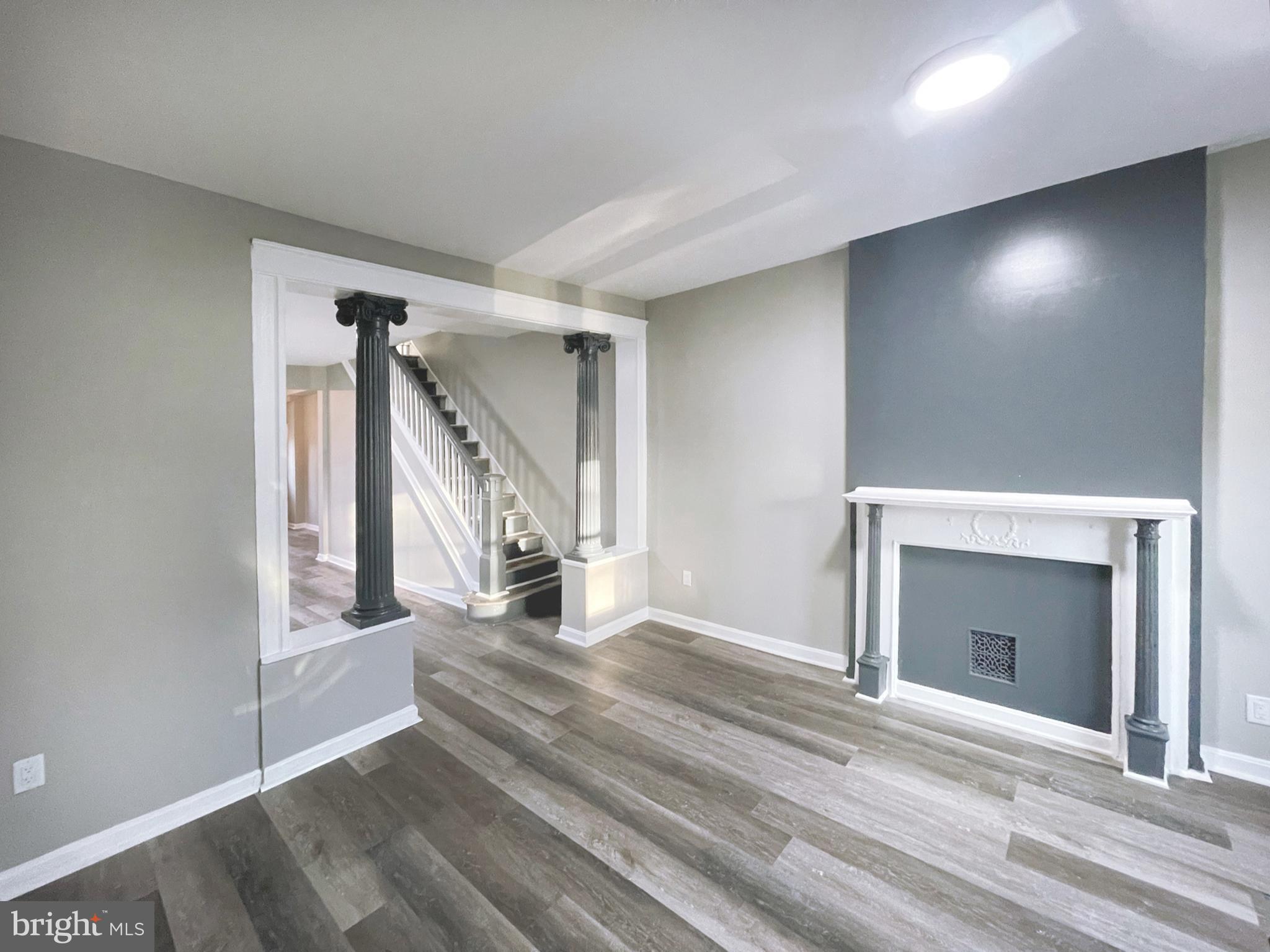 HOLLINS MARKET - Residential