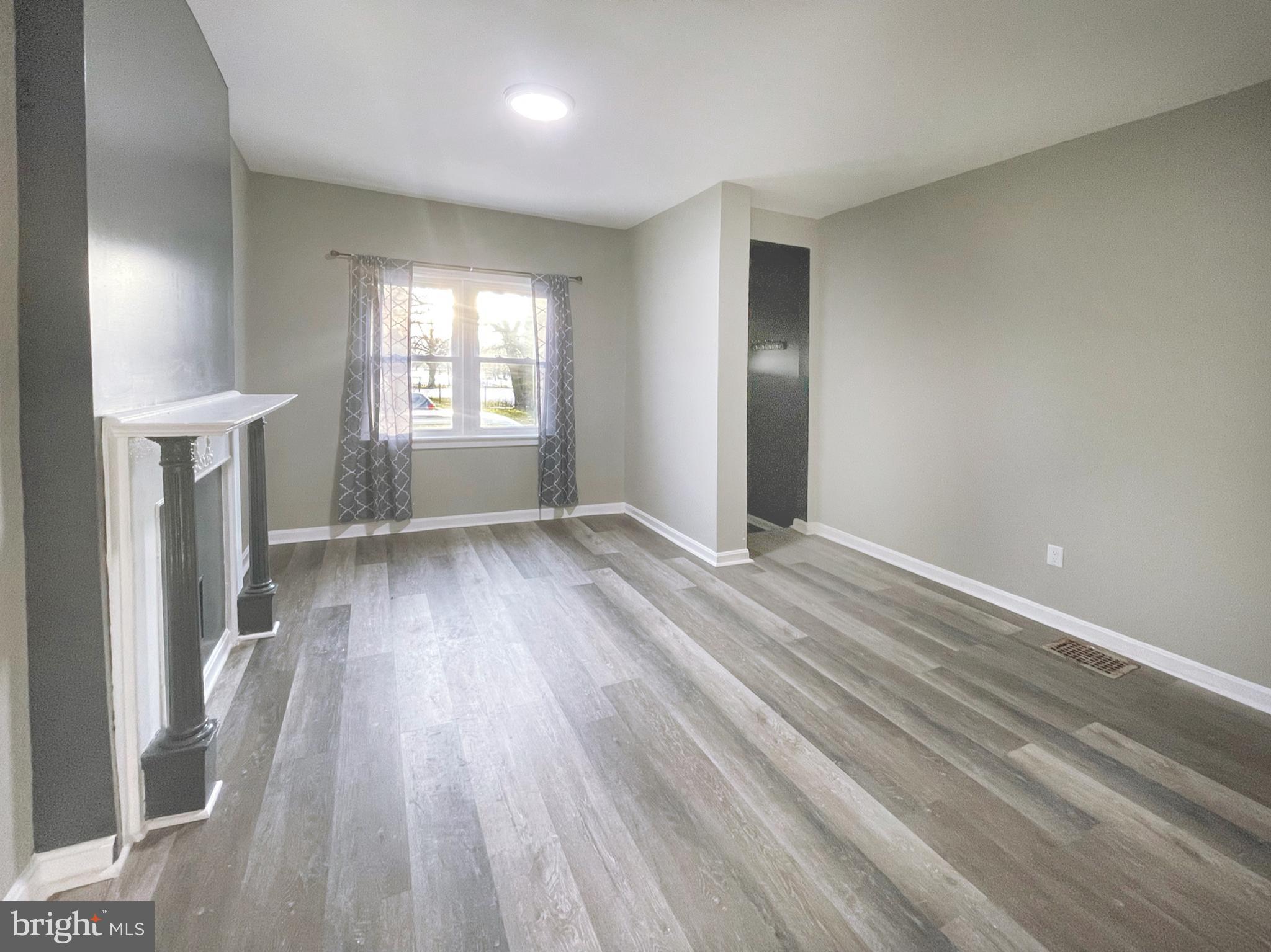 HOLLINS MARKET - Residential