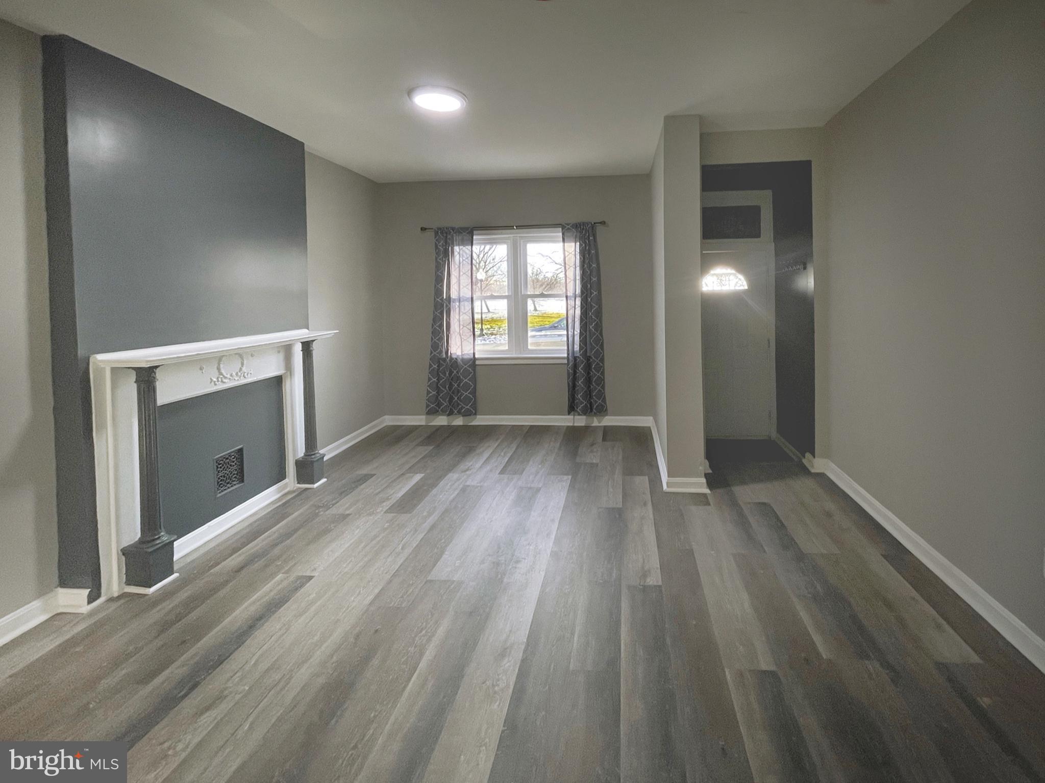 HOLLINS MARKET - Residential