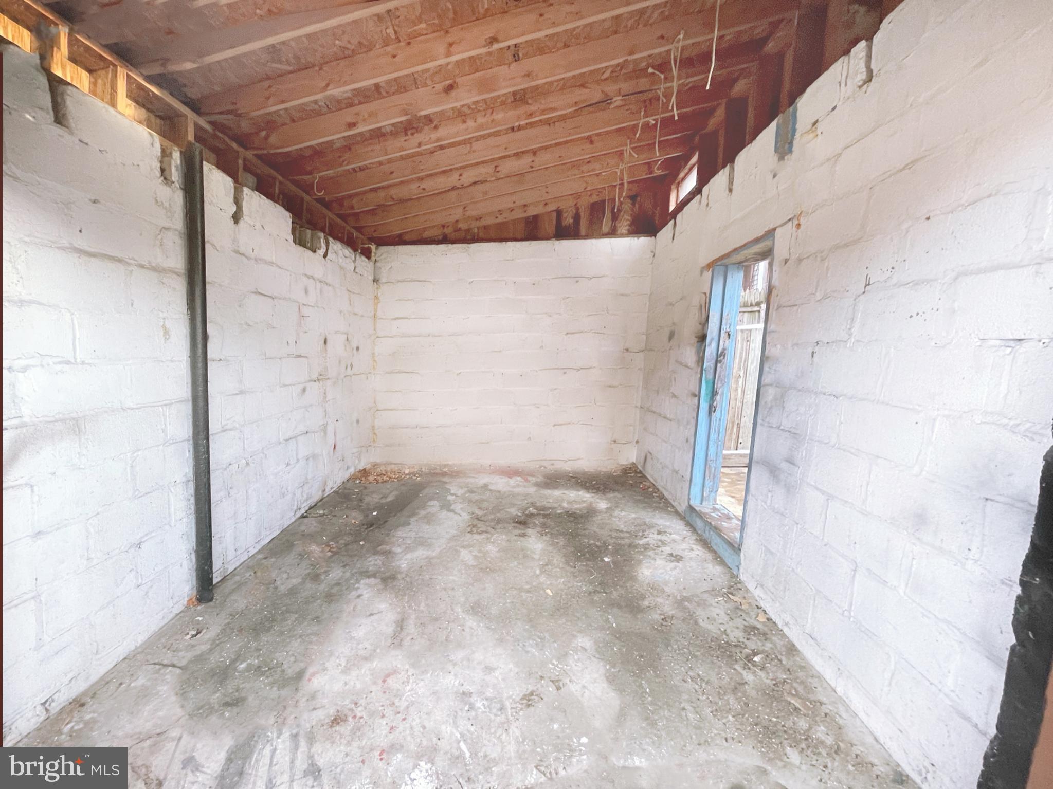 HOLLINS MARKET - Residential