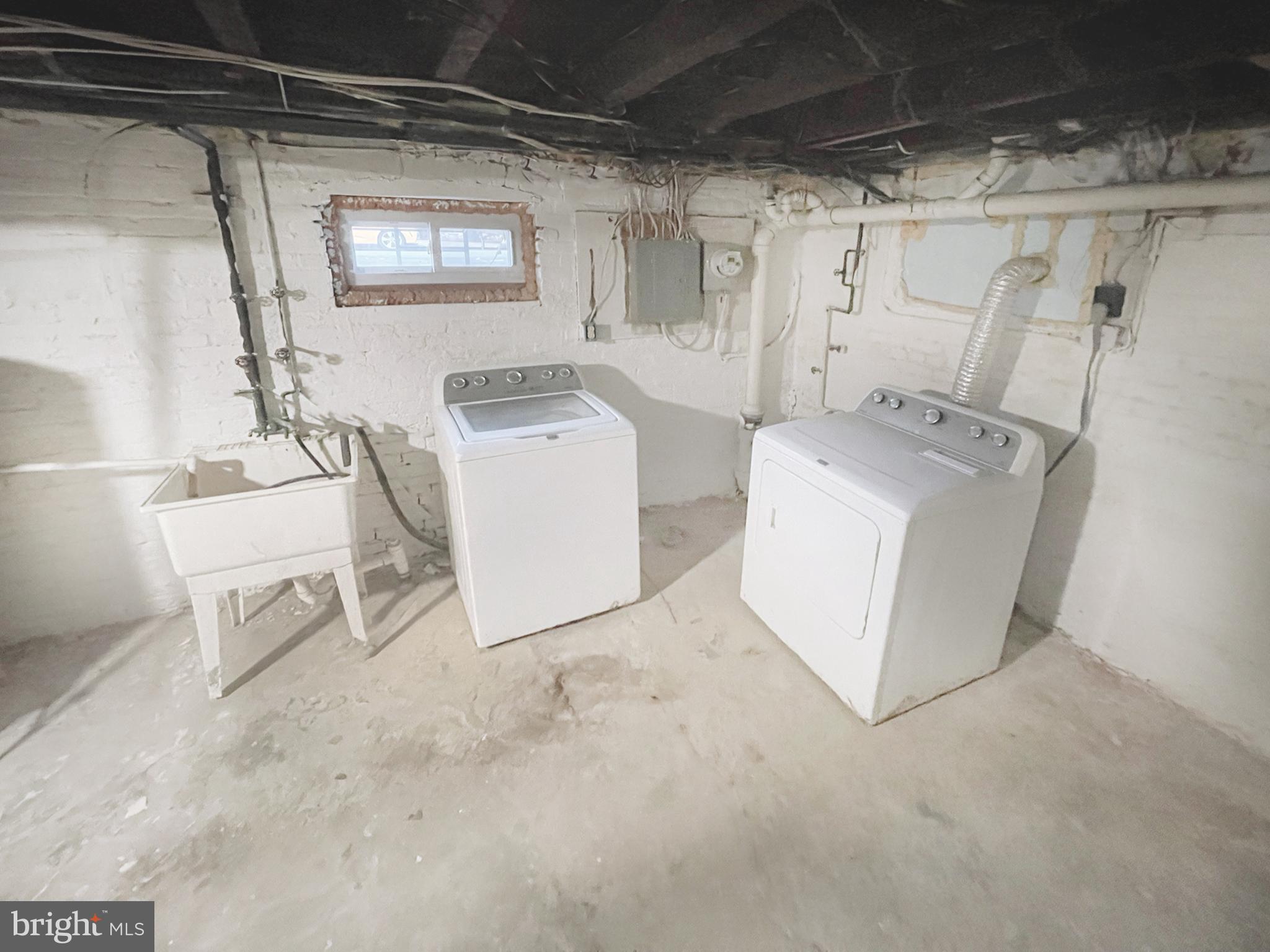 HOLLINS MARKET - Residential