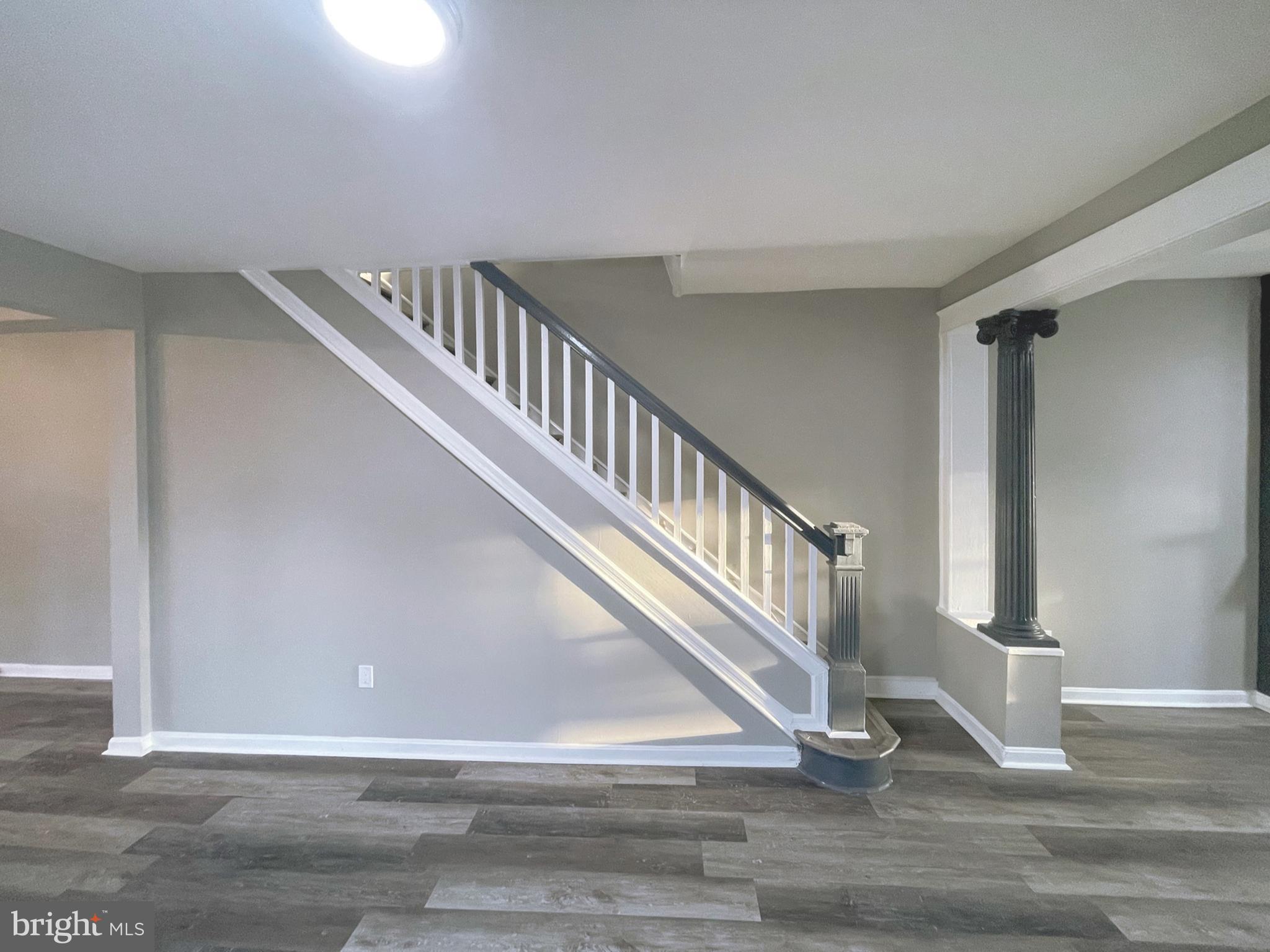 HOLLINS MARKET - Residential