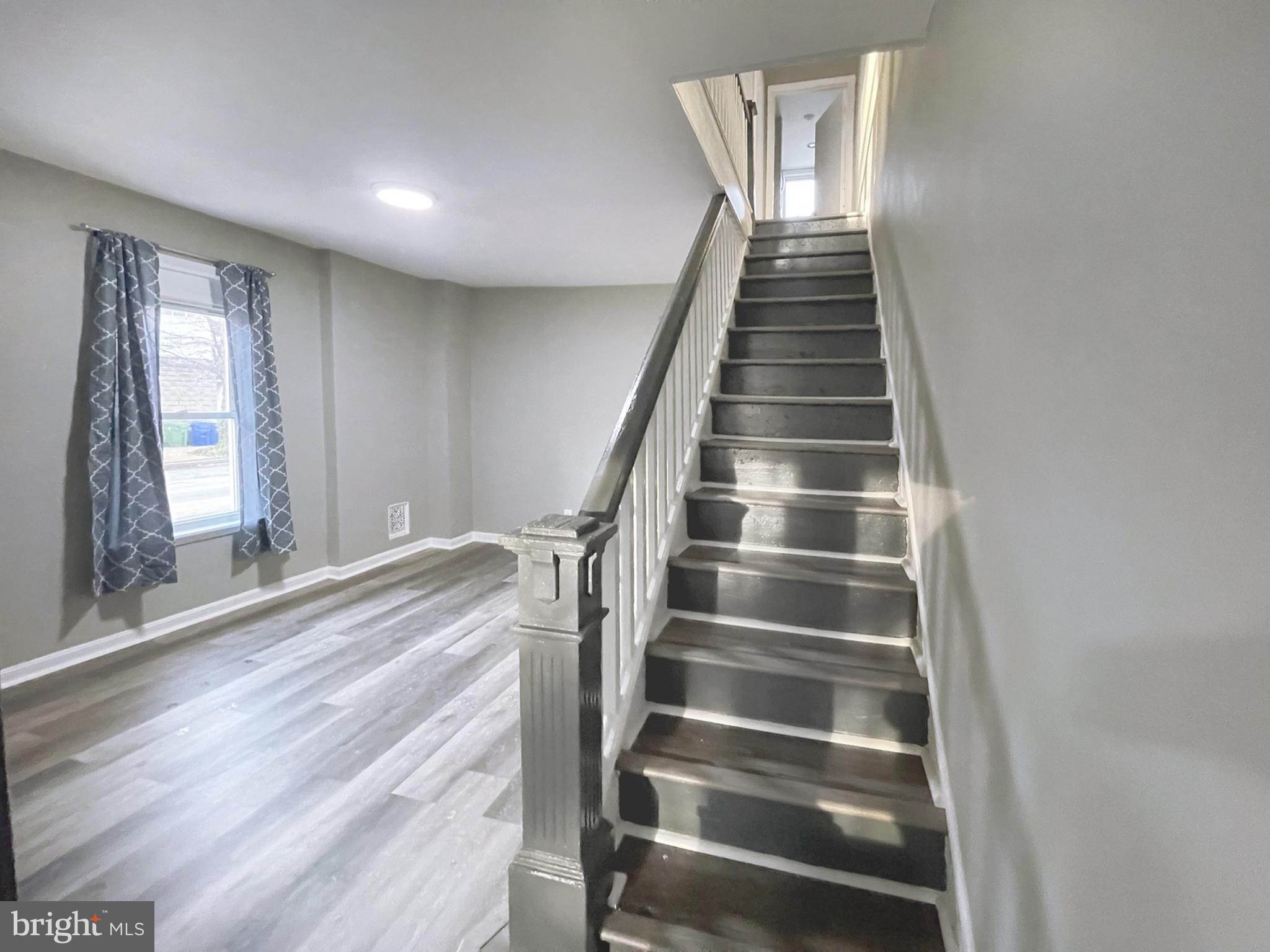 HOLLINS MARKET - Residential