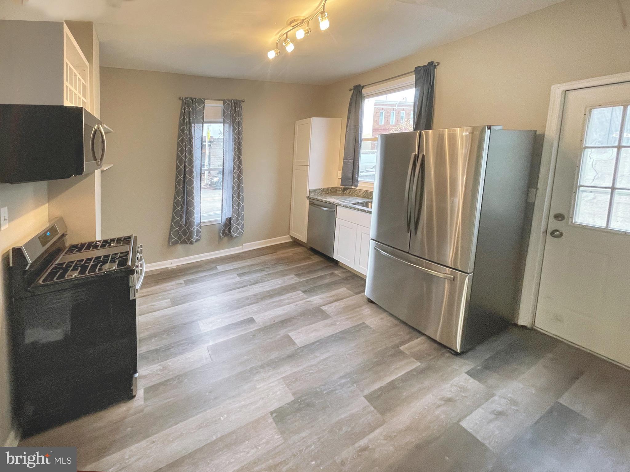 HOLLINS MARKET - Residential