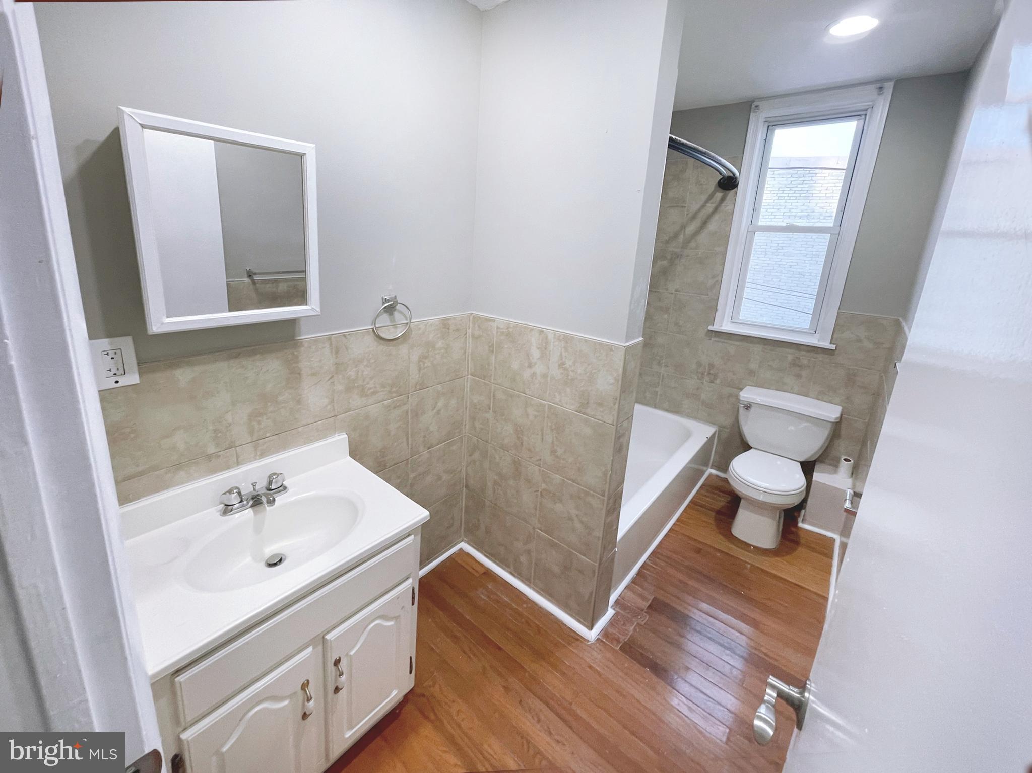 HOLLINS MARKET - Residential