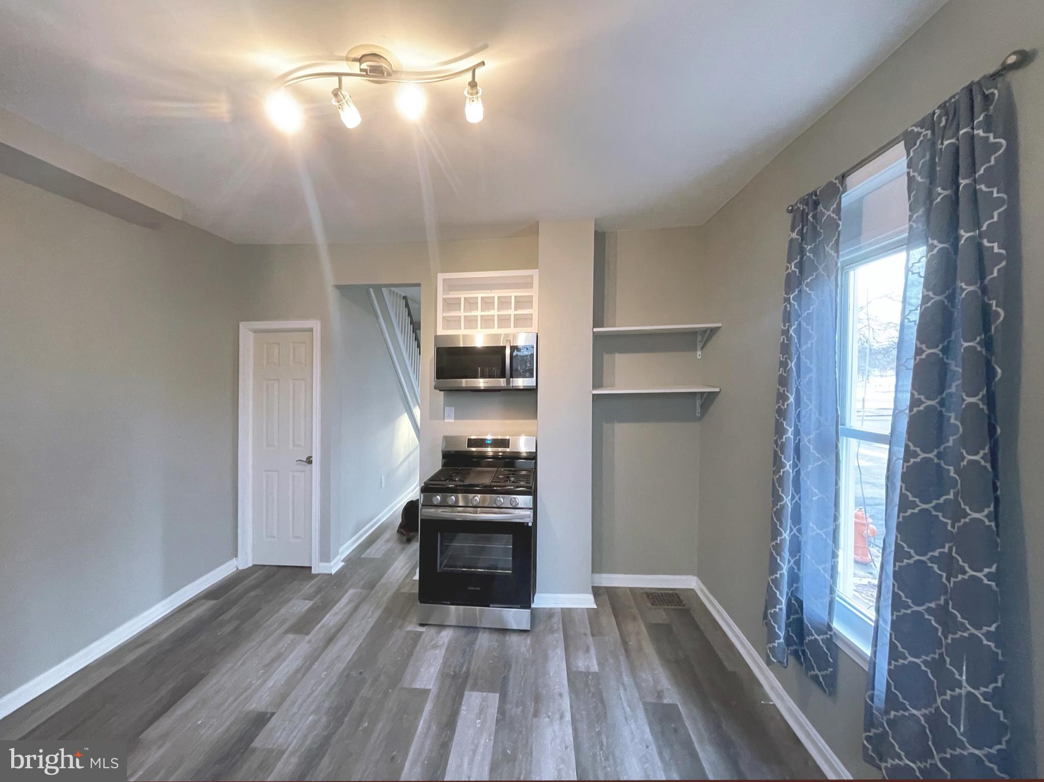 HOLLINS MARKET - Residential