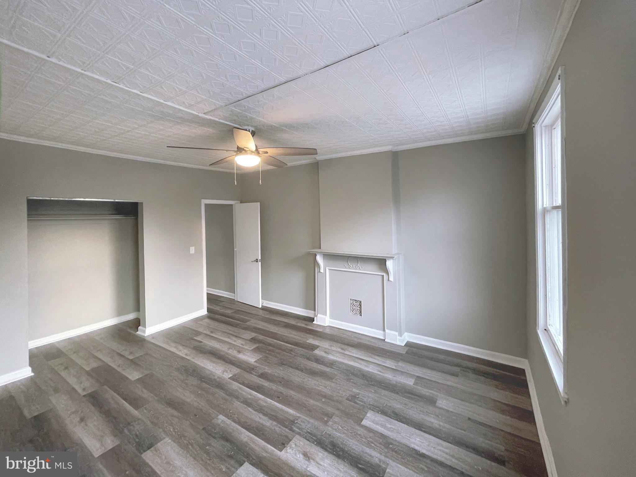 HOLLINS MARKET - Residential