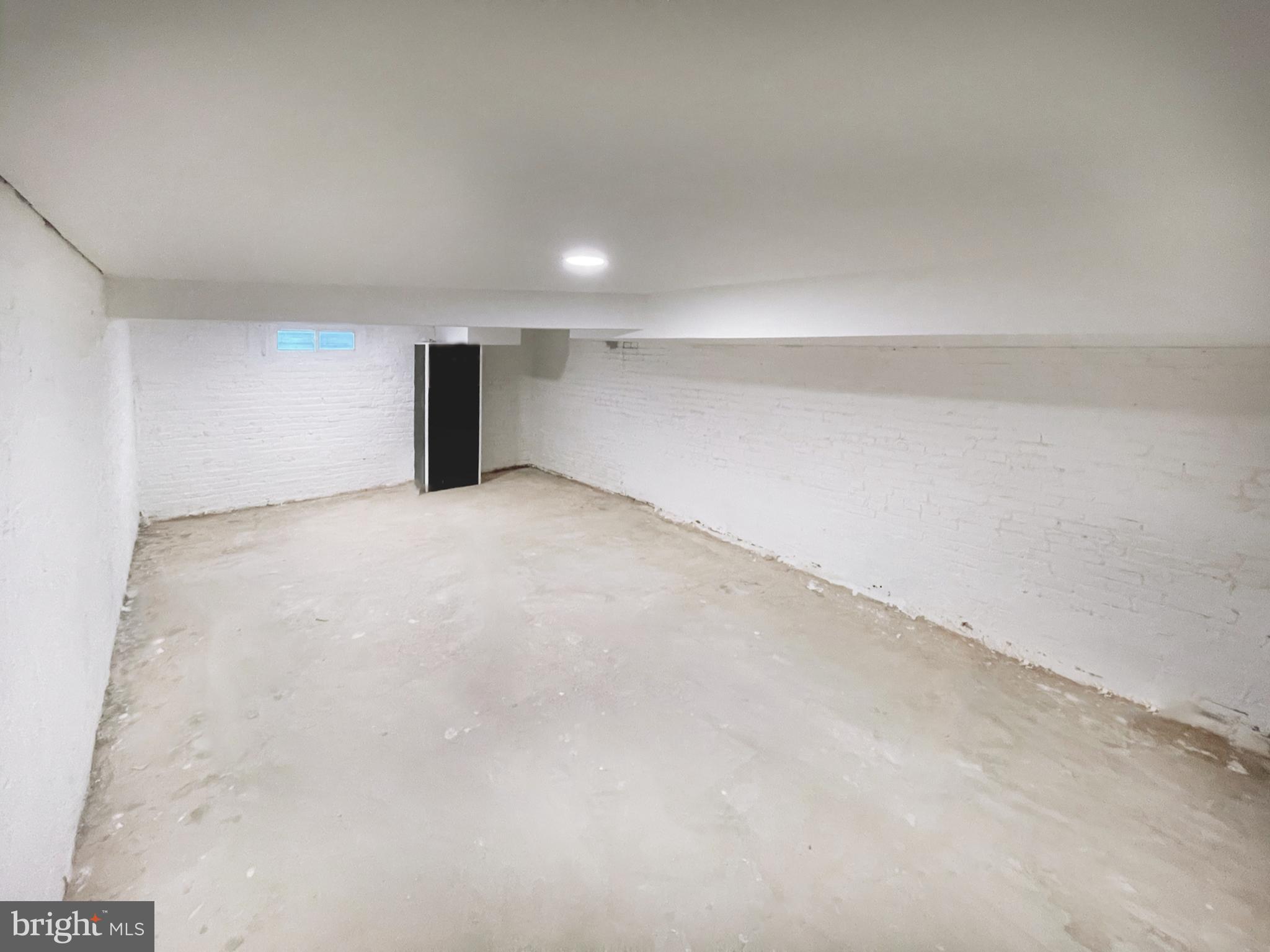 HOLLINS MARKET - Residential