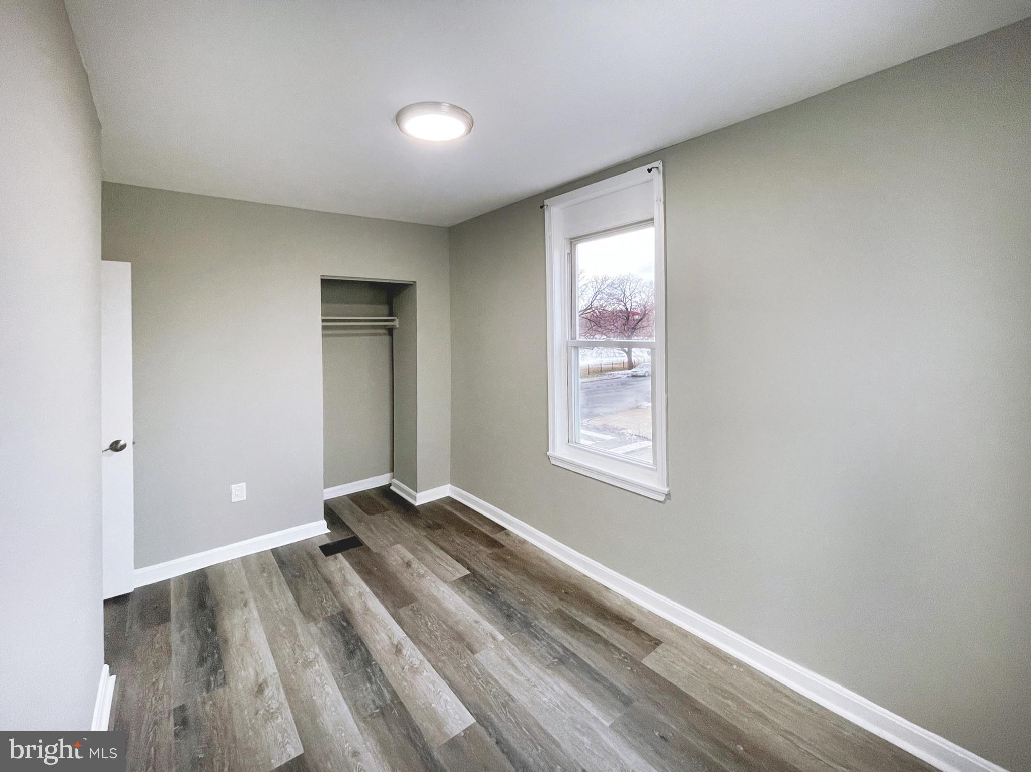 HOLLINS MARKET - Residential