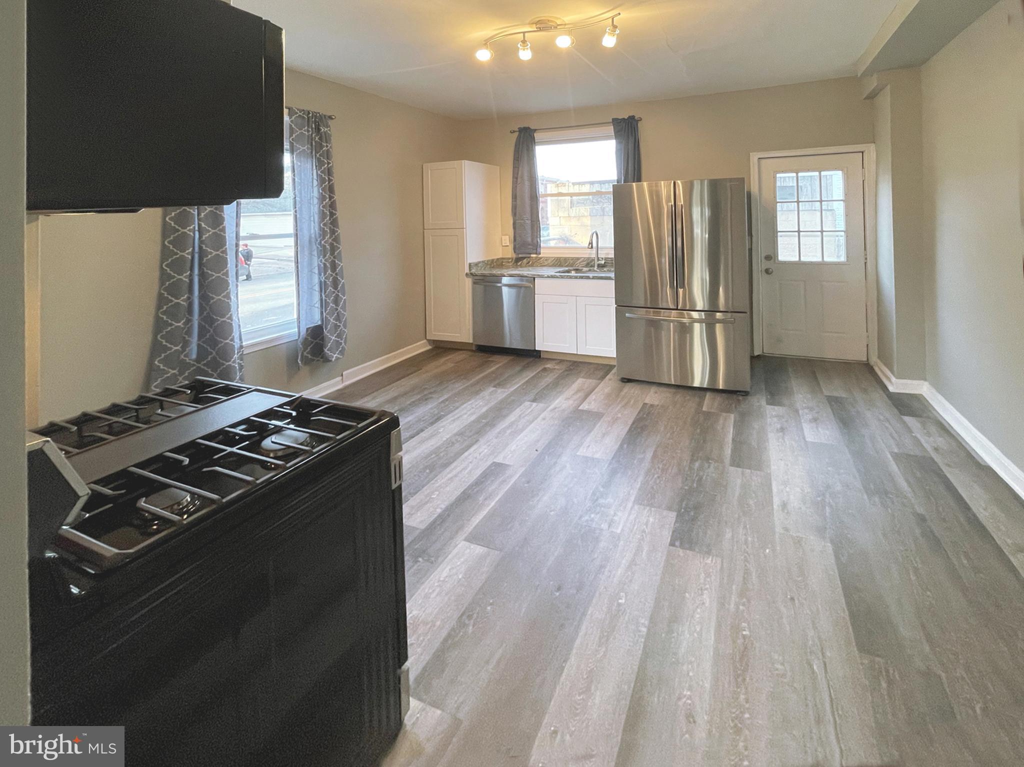 HOLLINS MARKET - Residential