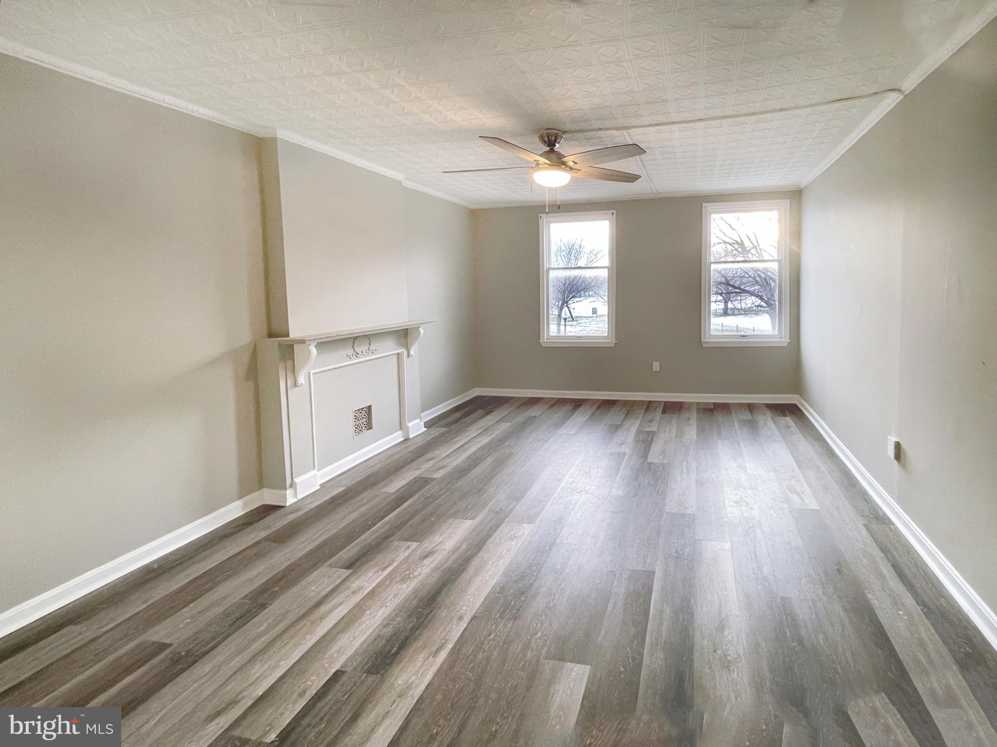 HOLLINS MARKET - Residential