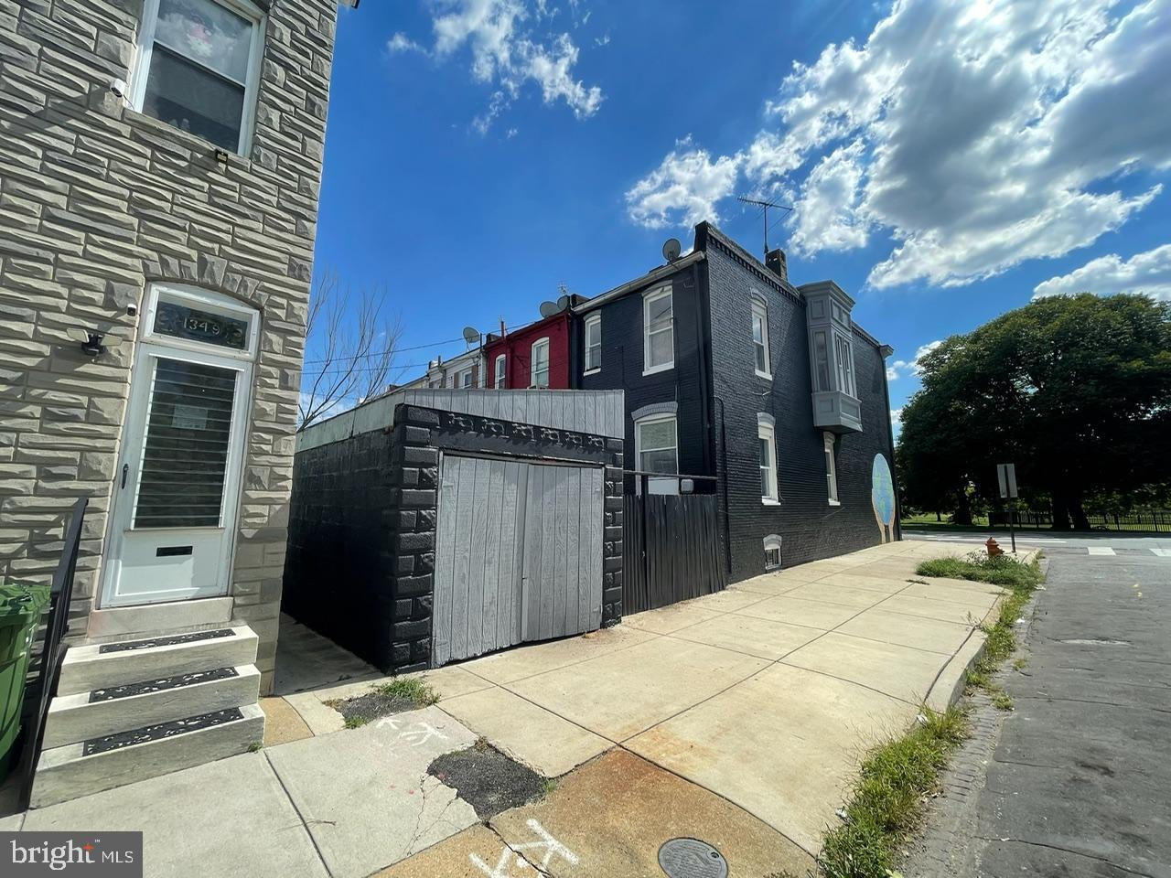 HOLLINS MARKET - Residential