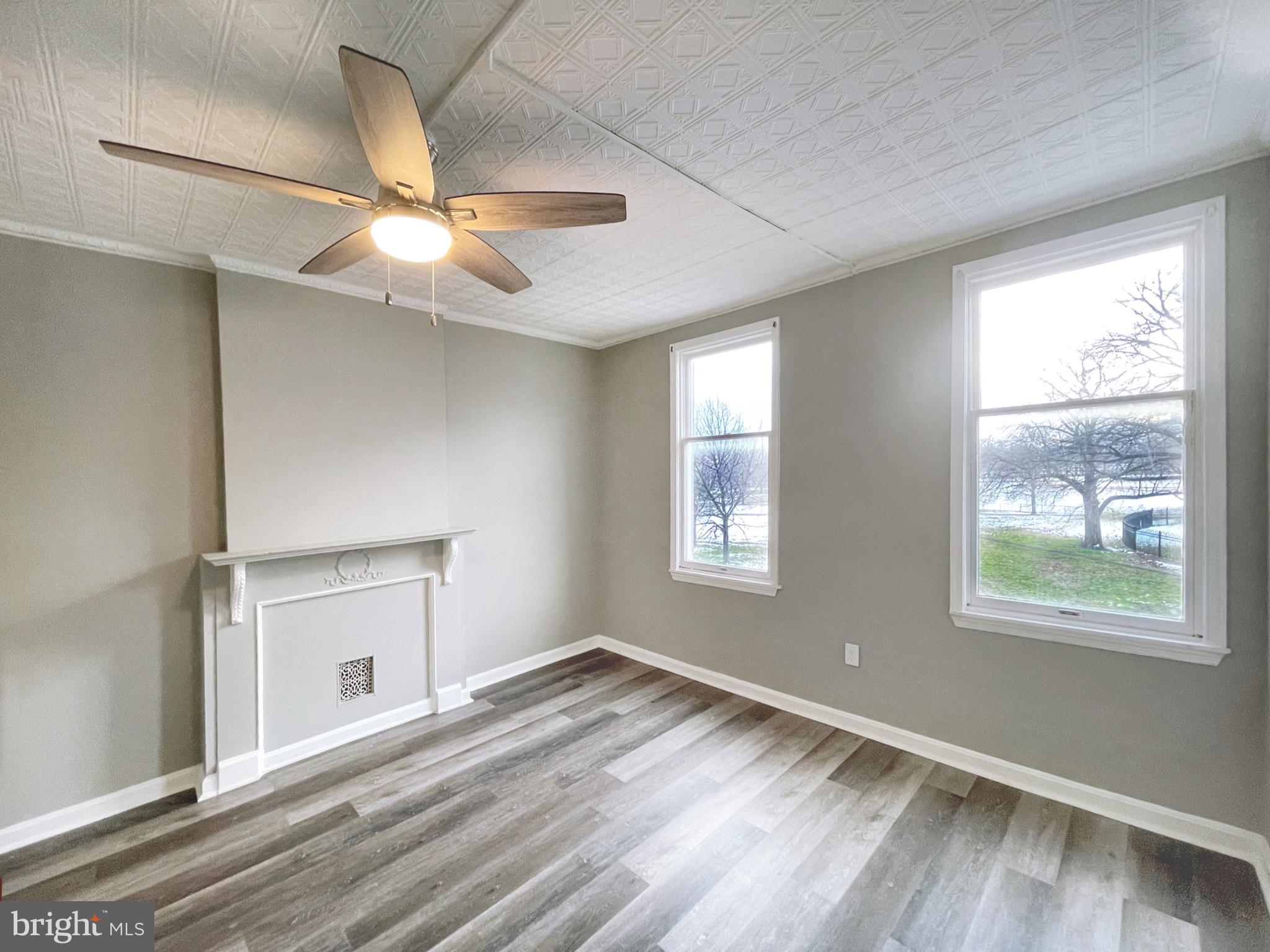 HOLLINS MARKET - Residential