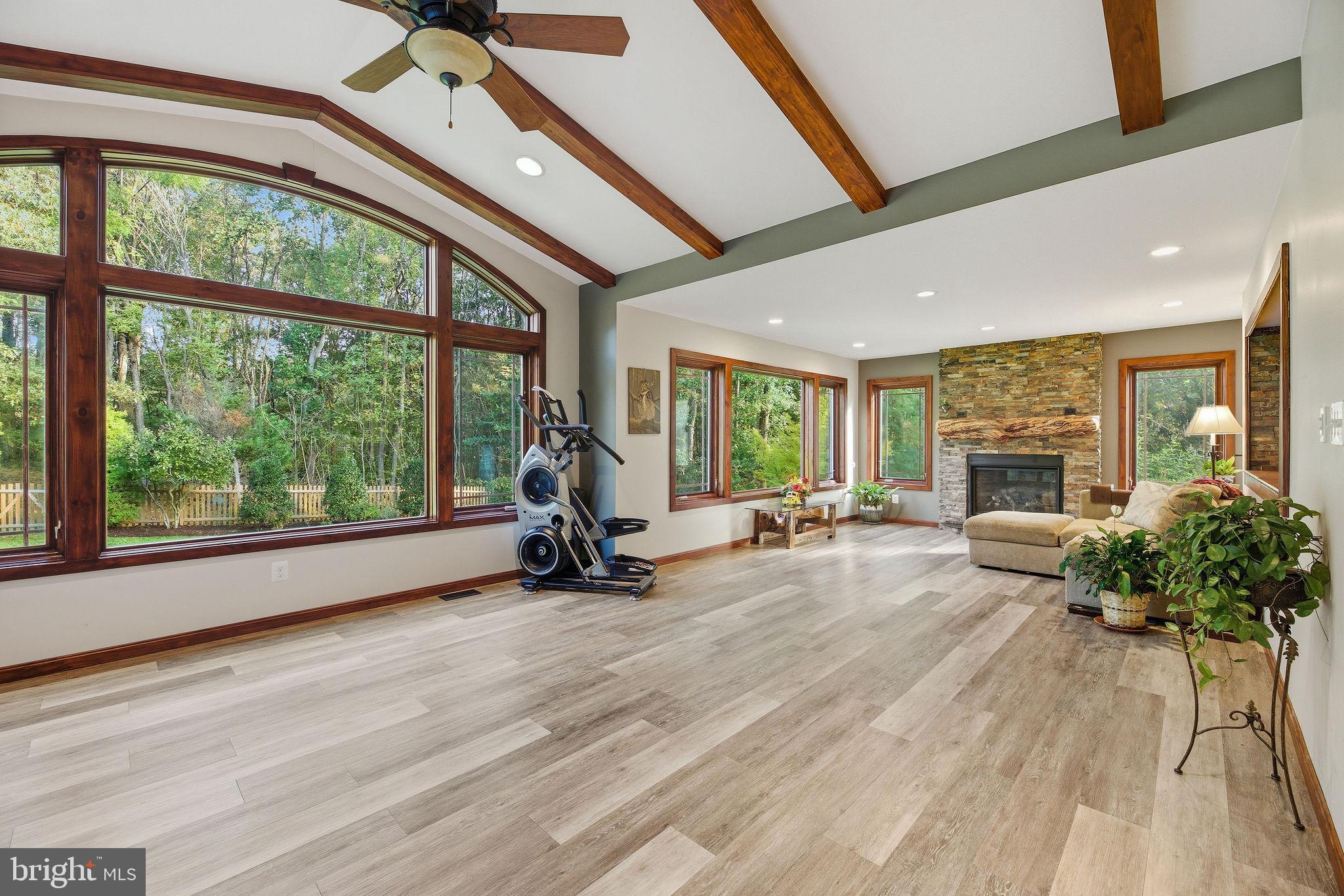 VICTORIA STATION - Residential