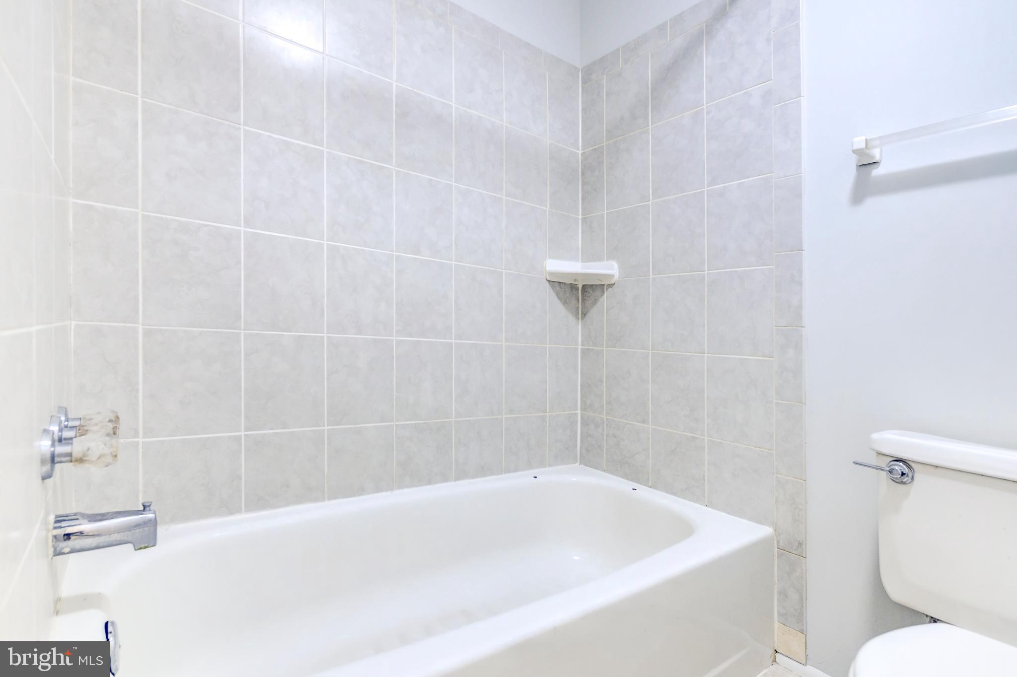 FARMINGDALE - Residential Lease