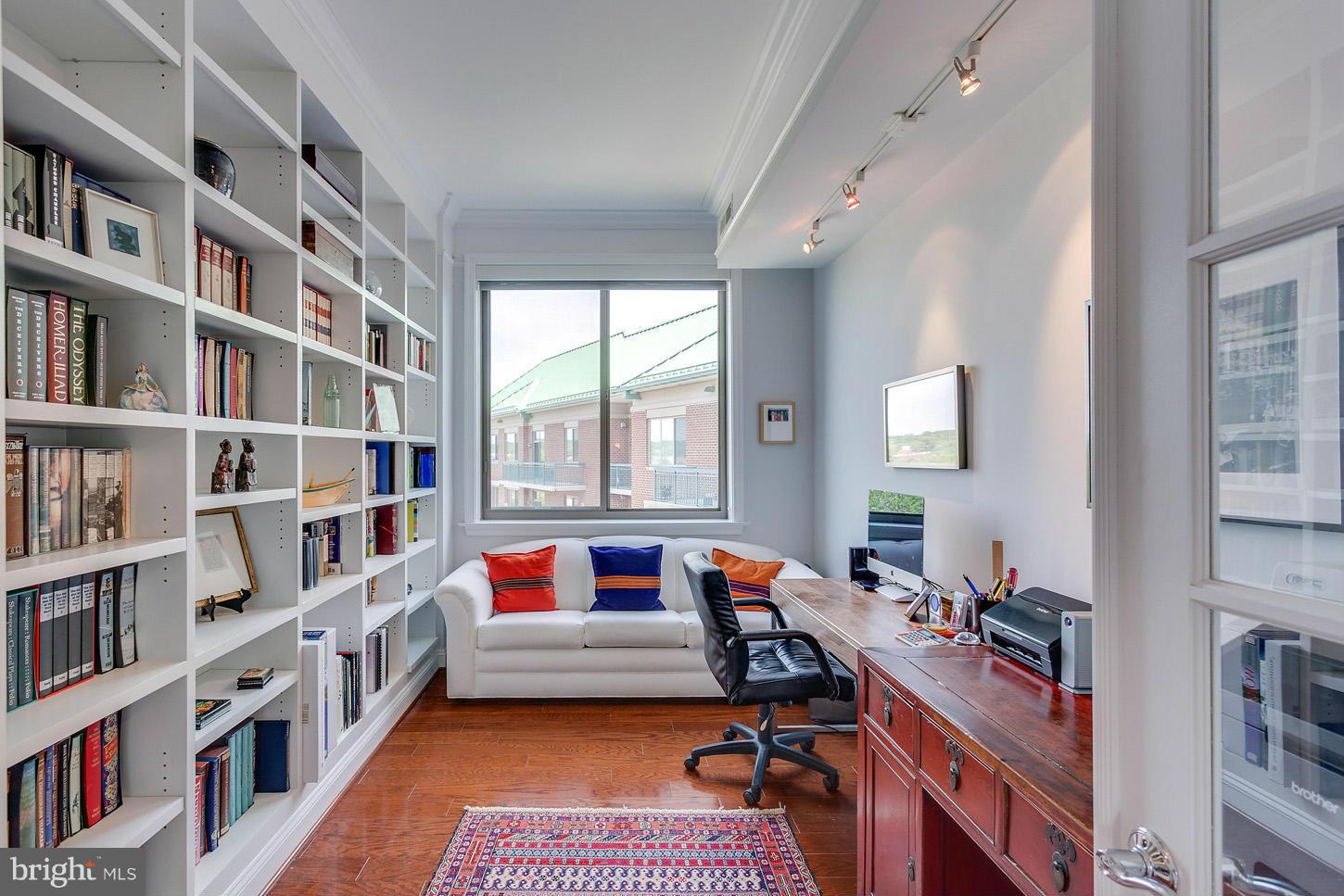 PALLADIUM AT MCLEAN - Residential