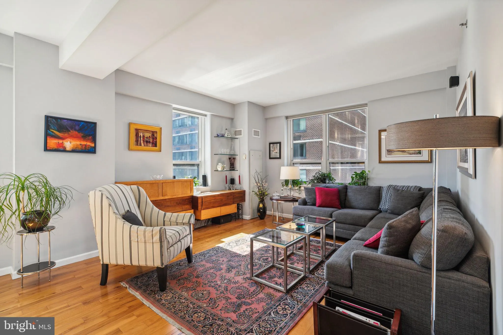 Philadelphia, Pennsylvania 19102, United States, 2 Bedrooms Bedrooms, ,3 BathroomsBathrooms,Residential,Active,1637