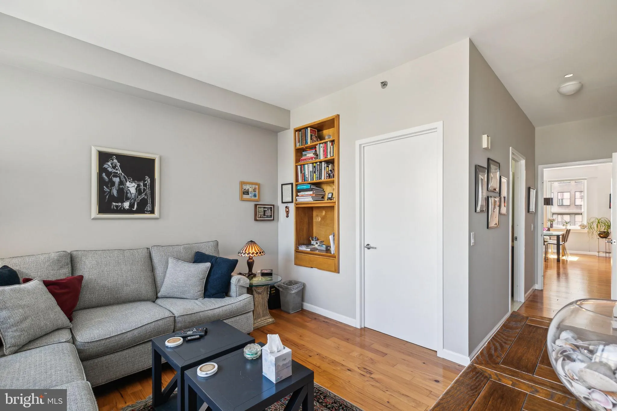 Philadelphia, Pennsylvania 19102, United States, 2 Bedrooms Bedrooms, ,3 BathroomsBathrooms,Residential,Active,1637