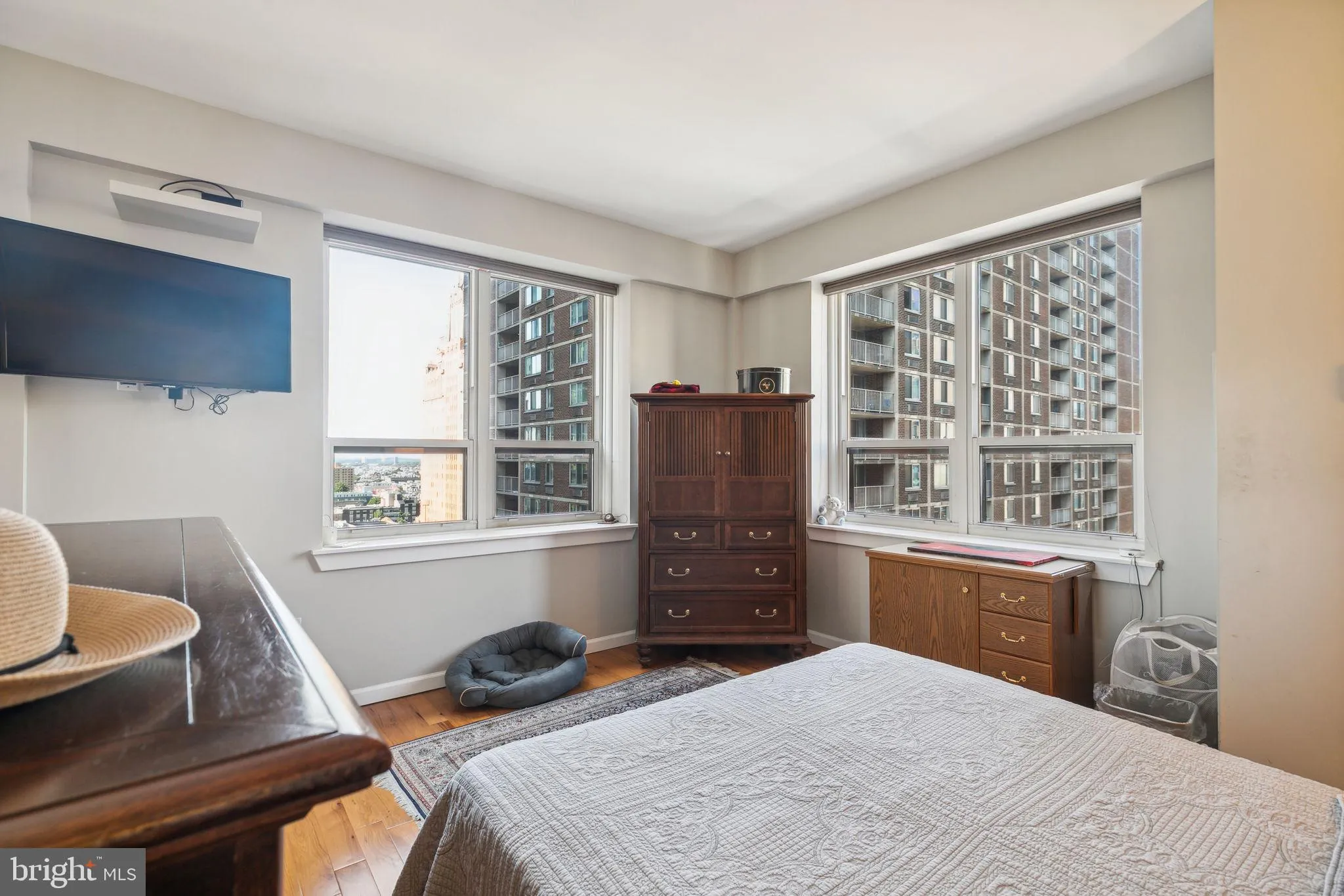 Philadelphia, Pennsylvania 19102, United States, 2 Bedrooms Bedrooms, ,3 BathroomsBathrooms,Residential,Active,1637