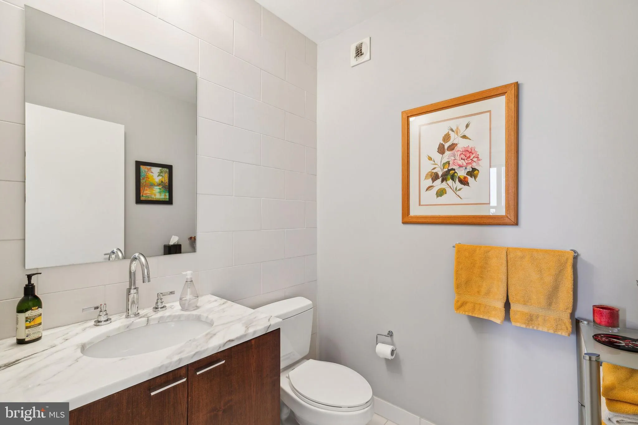 Philadelphia, Pennsylvania 19102, United States, 2 Bedrooms Bedrooms, ,3 BathroomsBathrooms,Residential,Active,1637