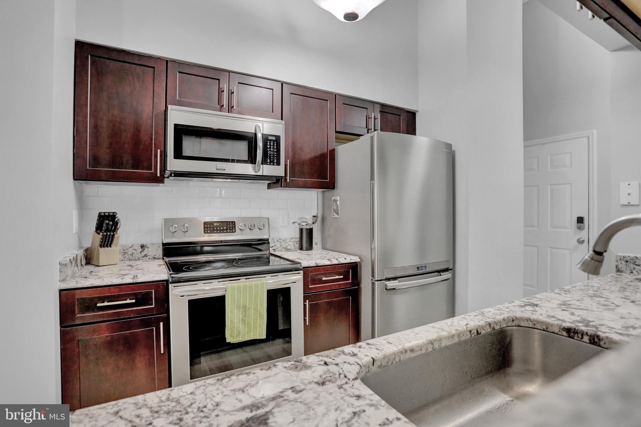 PERRY HALL COURTS - Residential