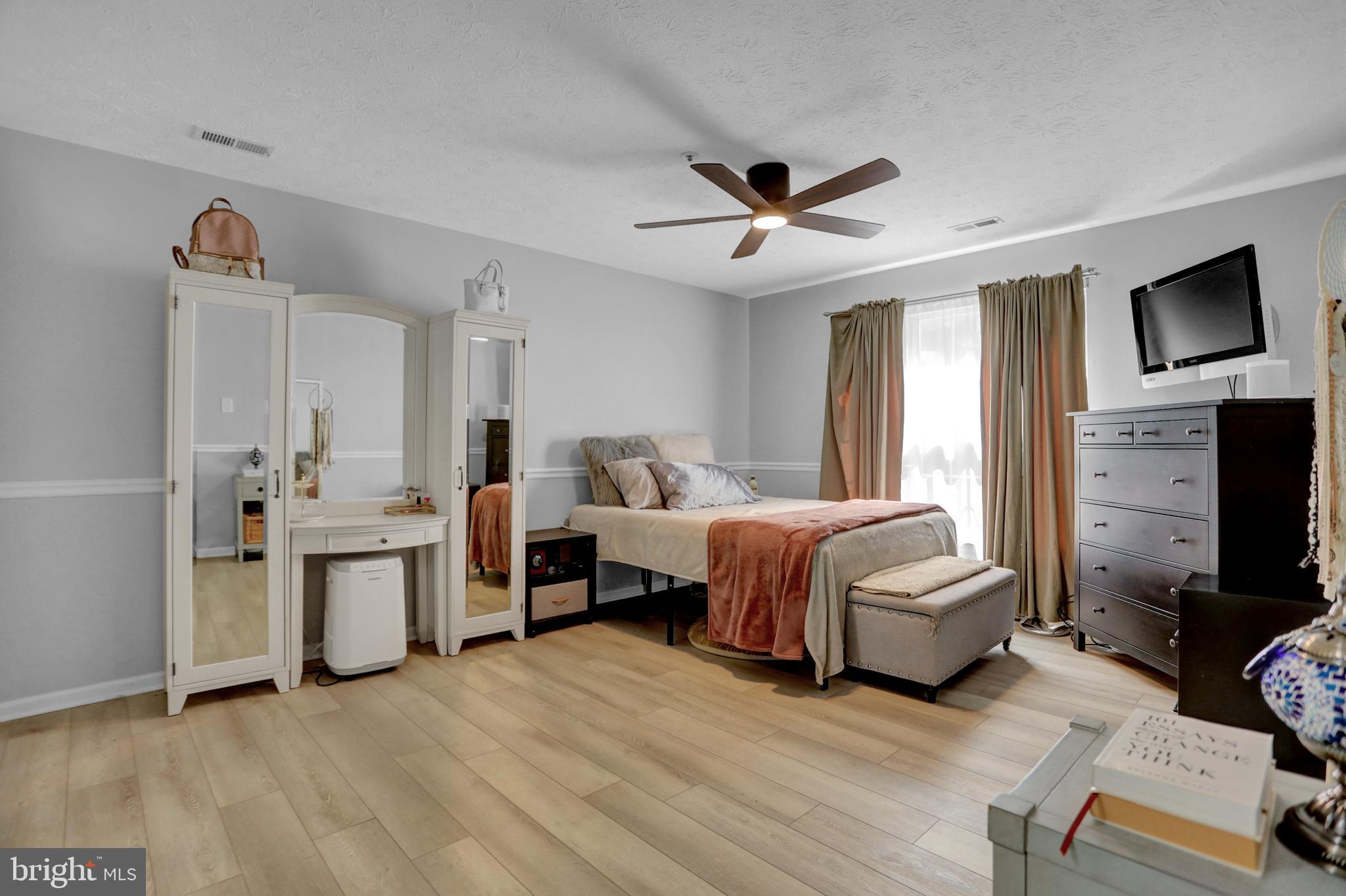 PERRY HALL COURTS - Residential