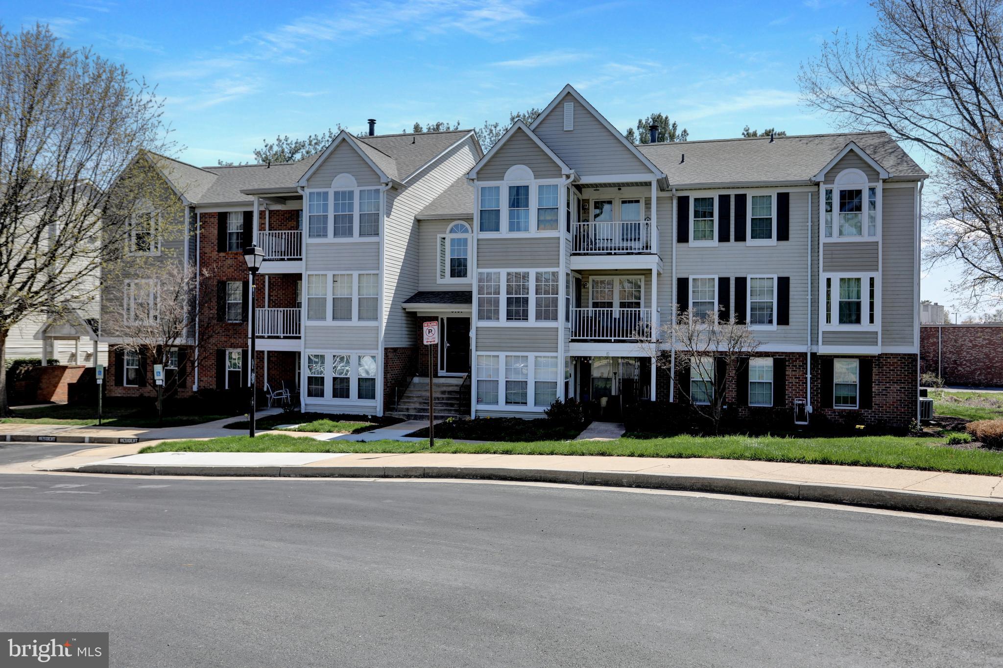PERRY HALL COURTS - Residential