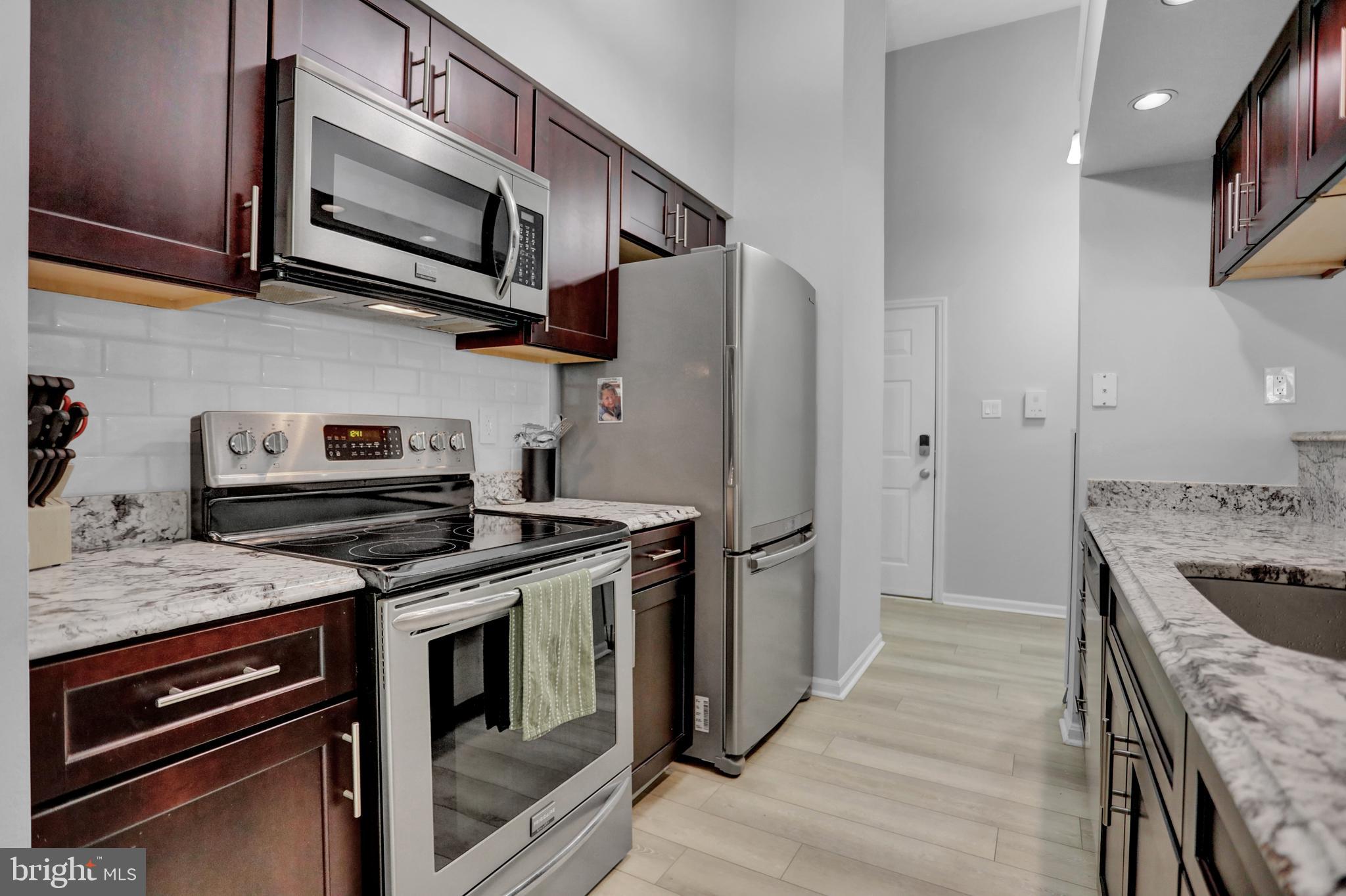 PERRY HALL COURTS - Residential