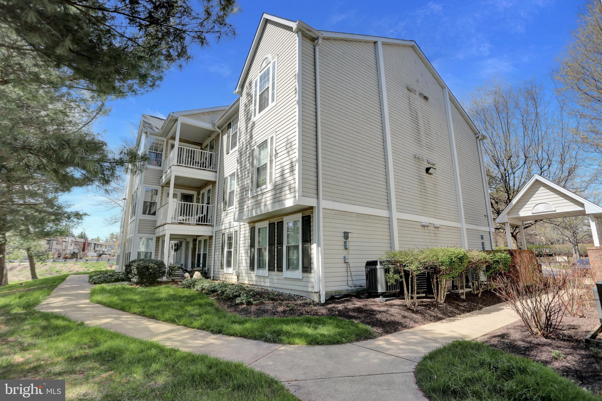 PERRY HALL COURTS - Residential