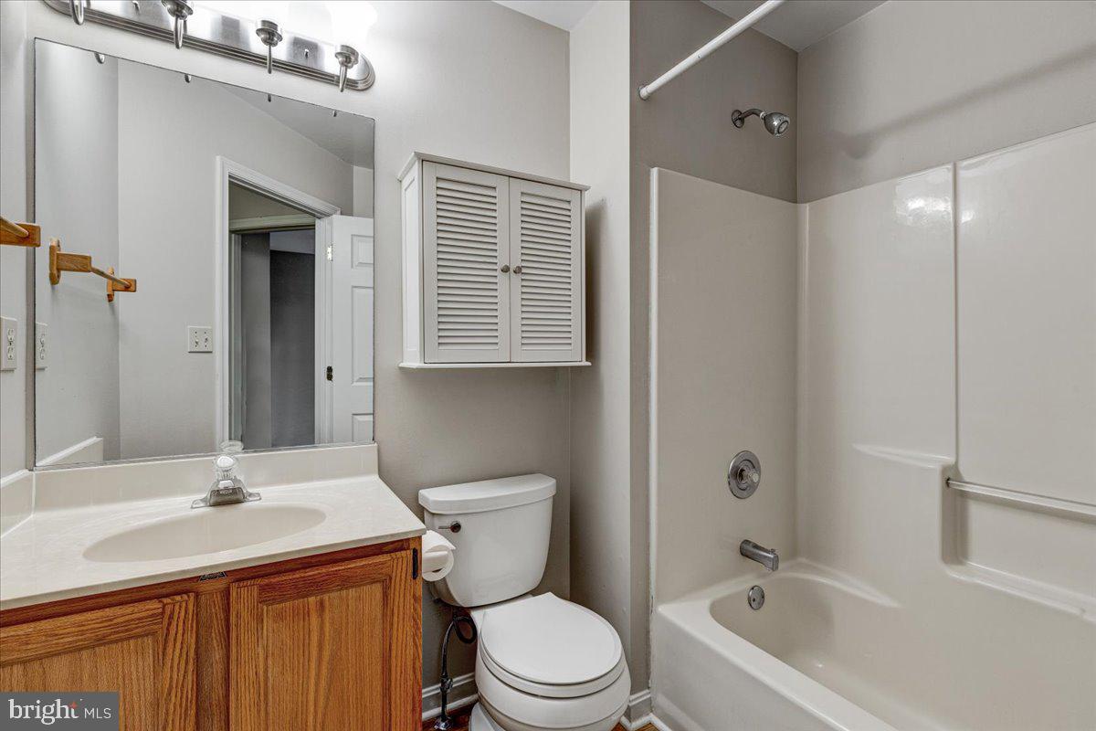 DRUM POINT - Residential Lease