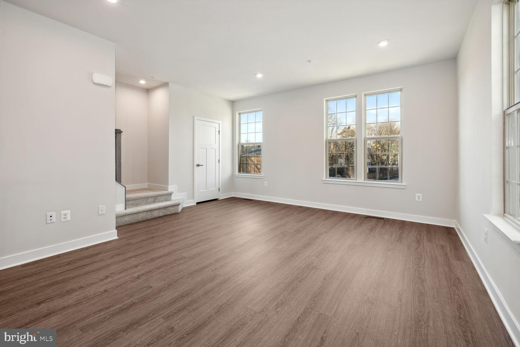 MONTGOMERY VILLAGE - Residential Lease