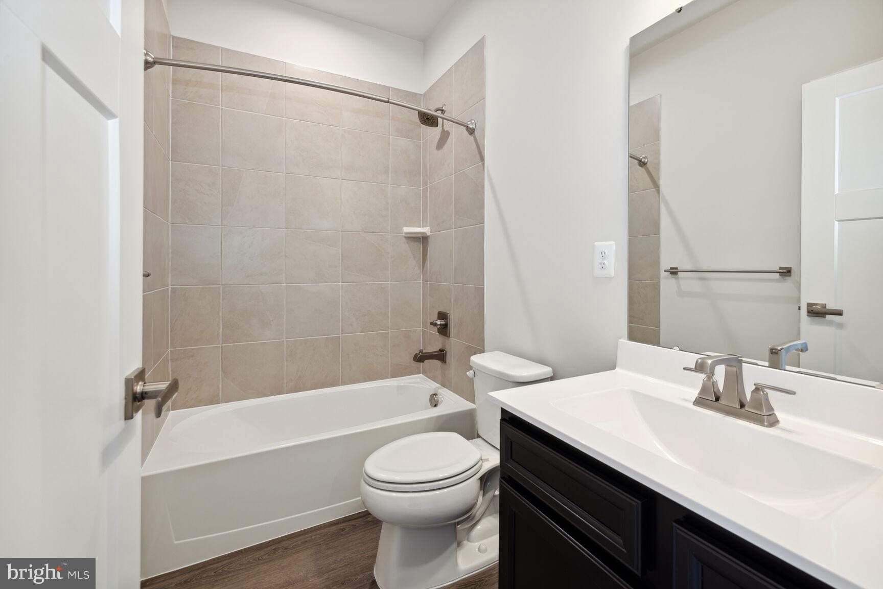 MONTGOMERY VILLAGE - Residential Lease