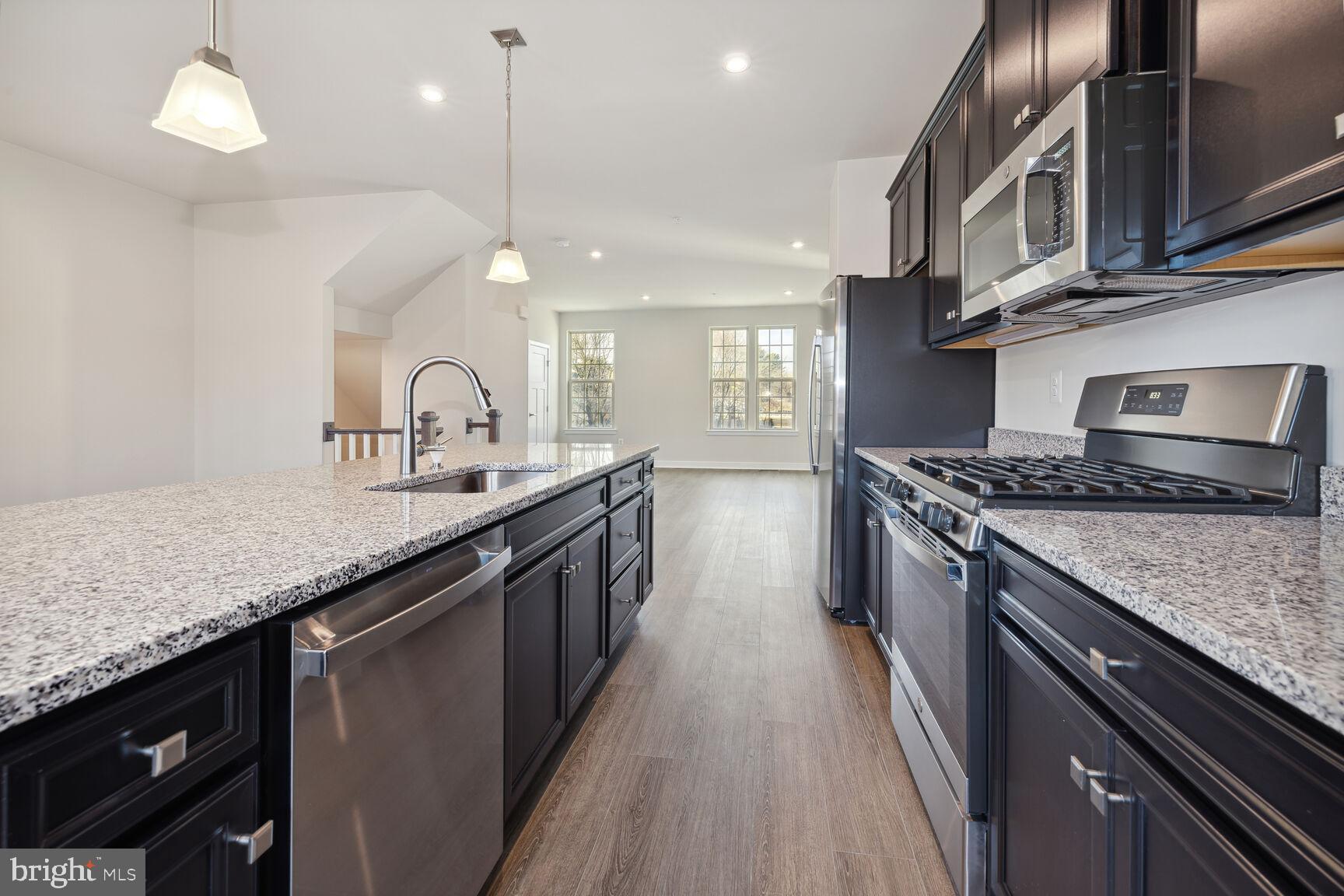 MONTGOMERY VILLAGE - Residential Lease