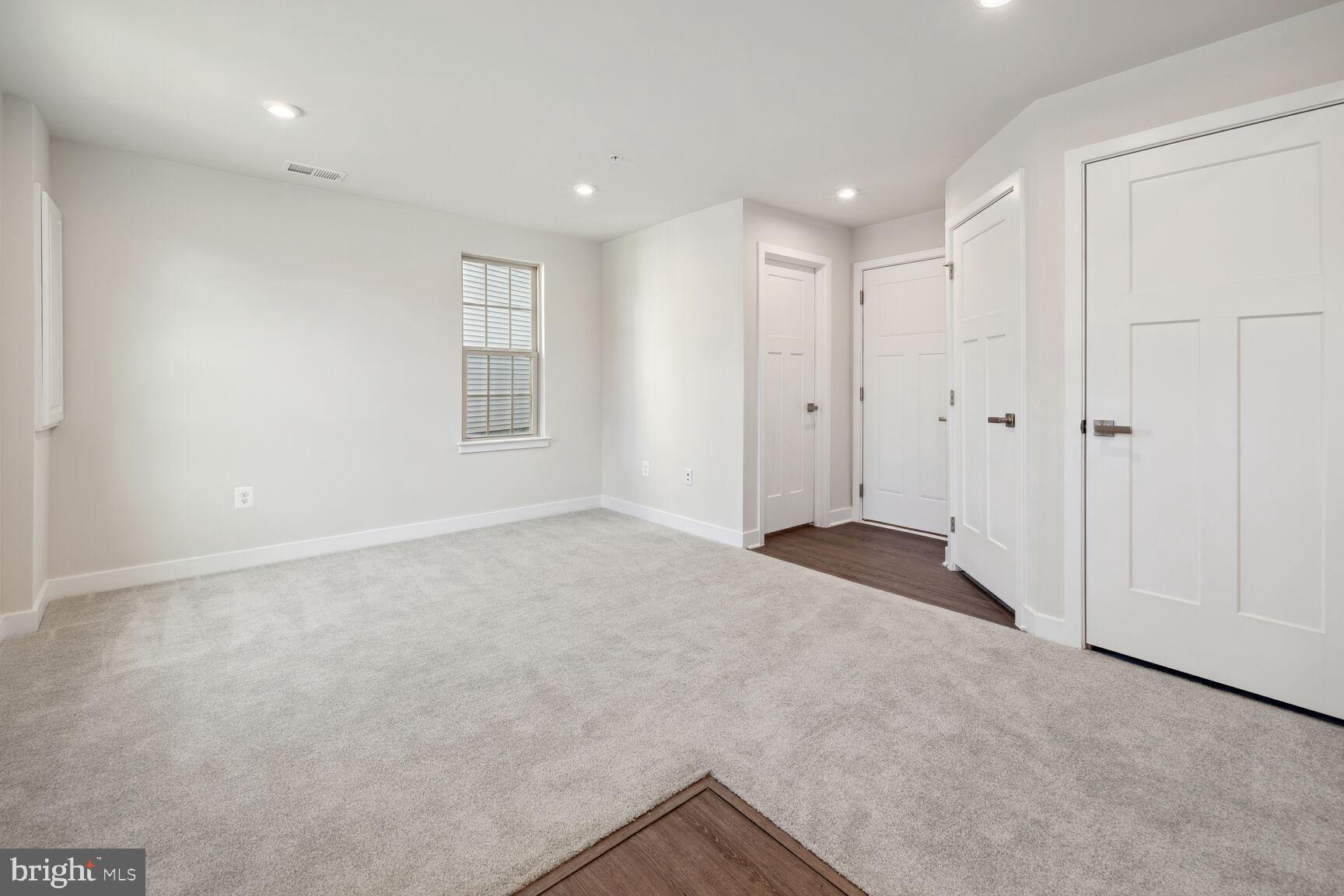 MONTGOMERY VILLAGE - Residential Lease