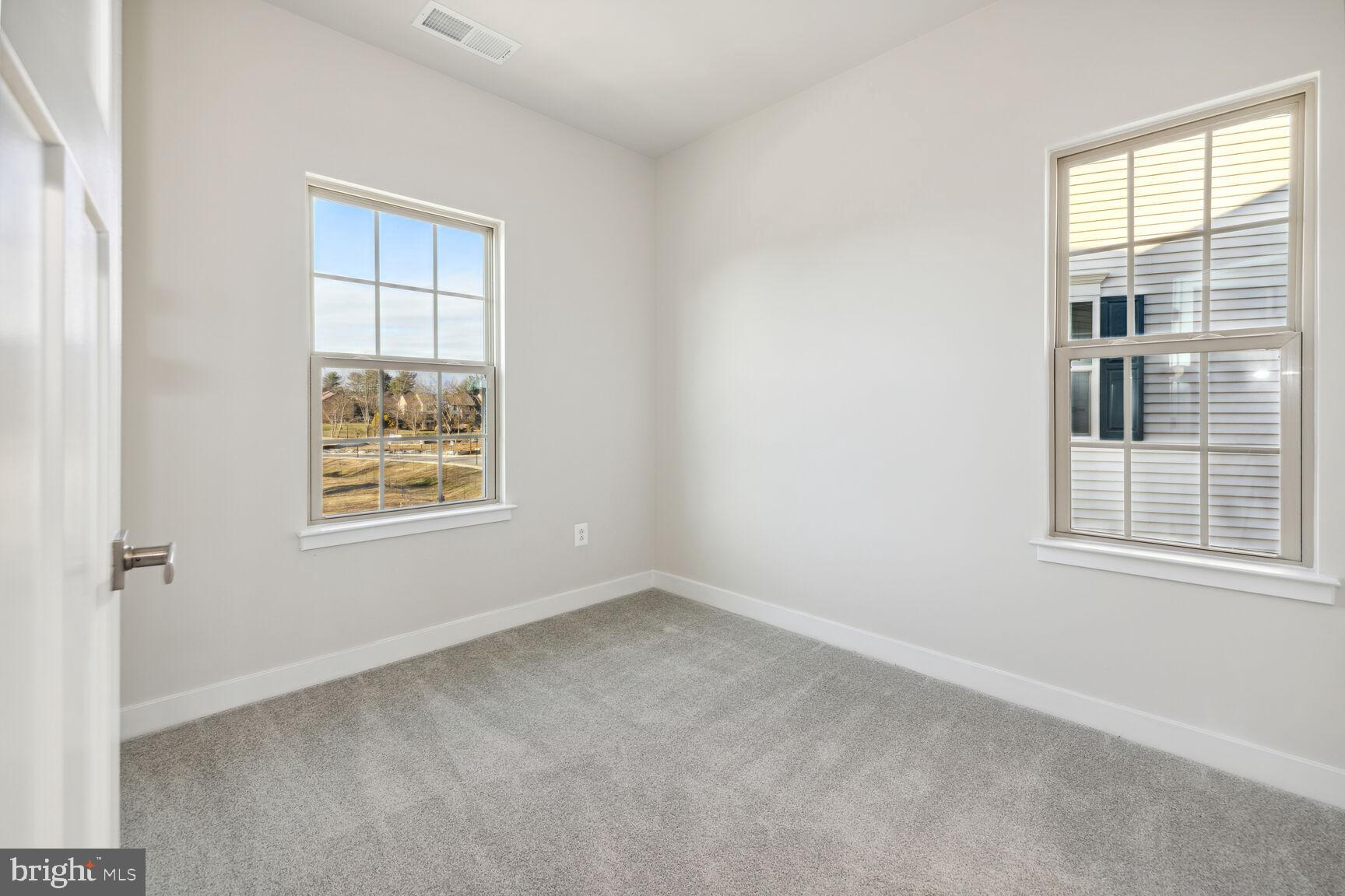 MONTGOMERY VILLAGE - Residential Lease